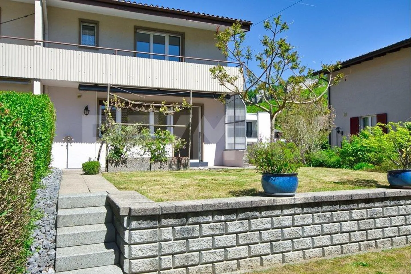 Renovated semi-detached house with garden ready for immediate occupancy - Photo 2 of 13