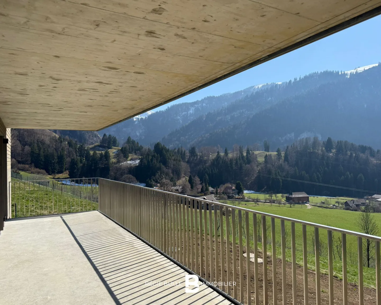 Charmey - Wunderschöne 4.5-Zimmer-Wohnung zu vermieten - Foto 3 von 14