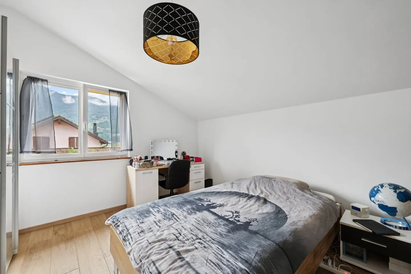 Charmante maison individuelle avec cheminée et jardin - Photo 12 sur 13