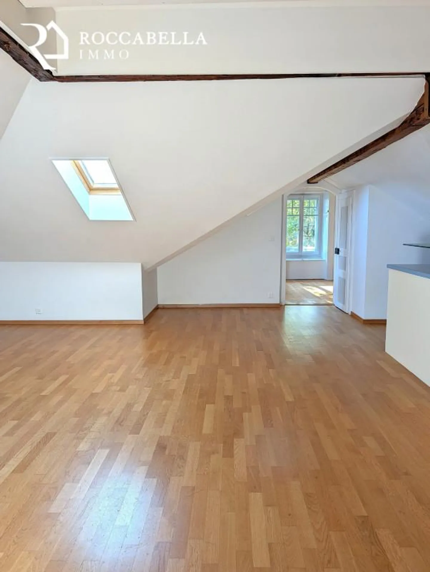 Magnifico duplex mansardato, fascino e carattere all'interno di una dimora signorile - Foto 3 di 13