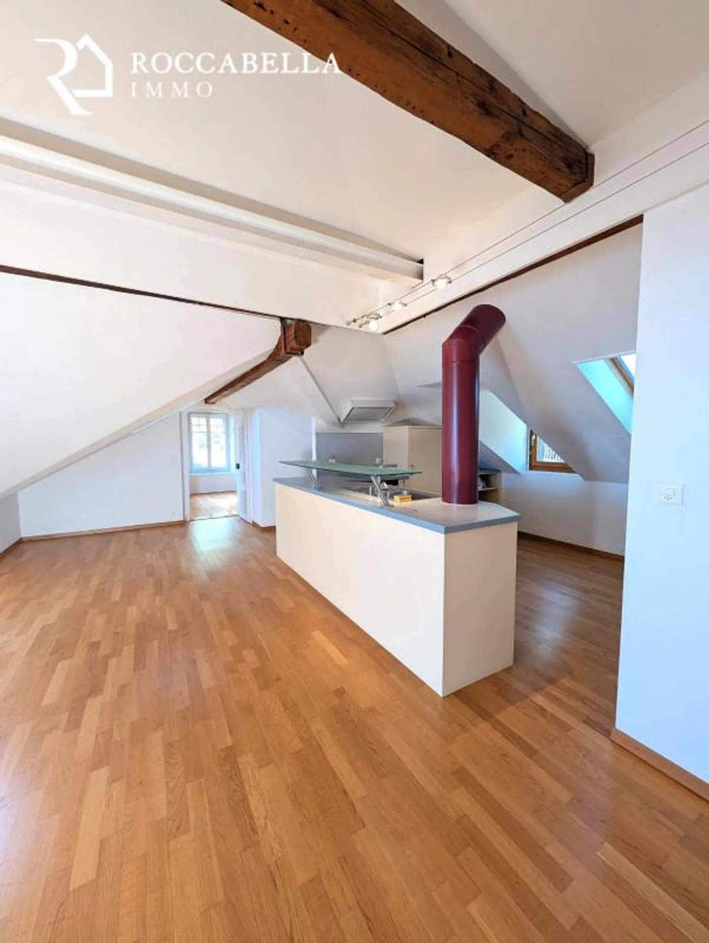Magnifico duplex mansardato, fascino e carattere all'interno di una dimora signorile - Foto 4 di 13