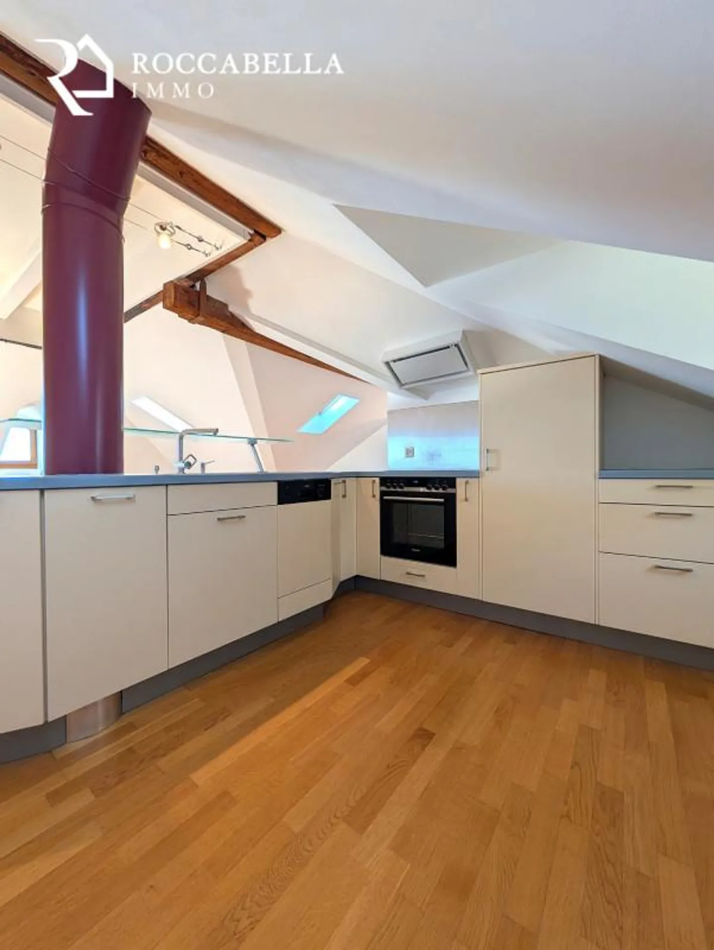 Magnifico duplex mansardato, fascino e carattere all'interno di una dimora signorile - Foto 5 di 13