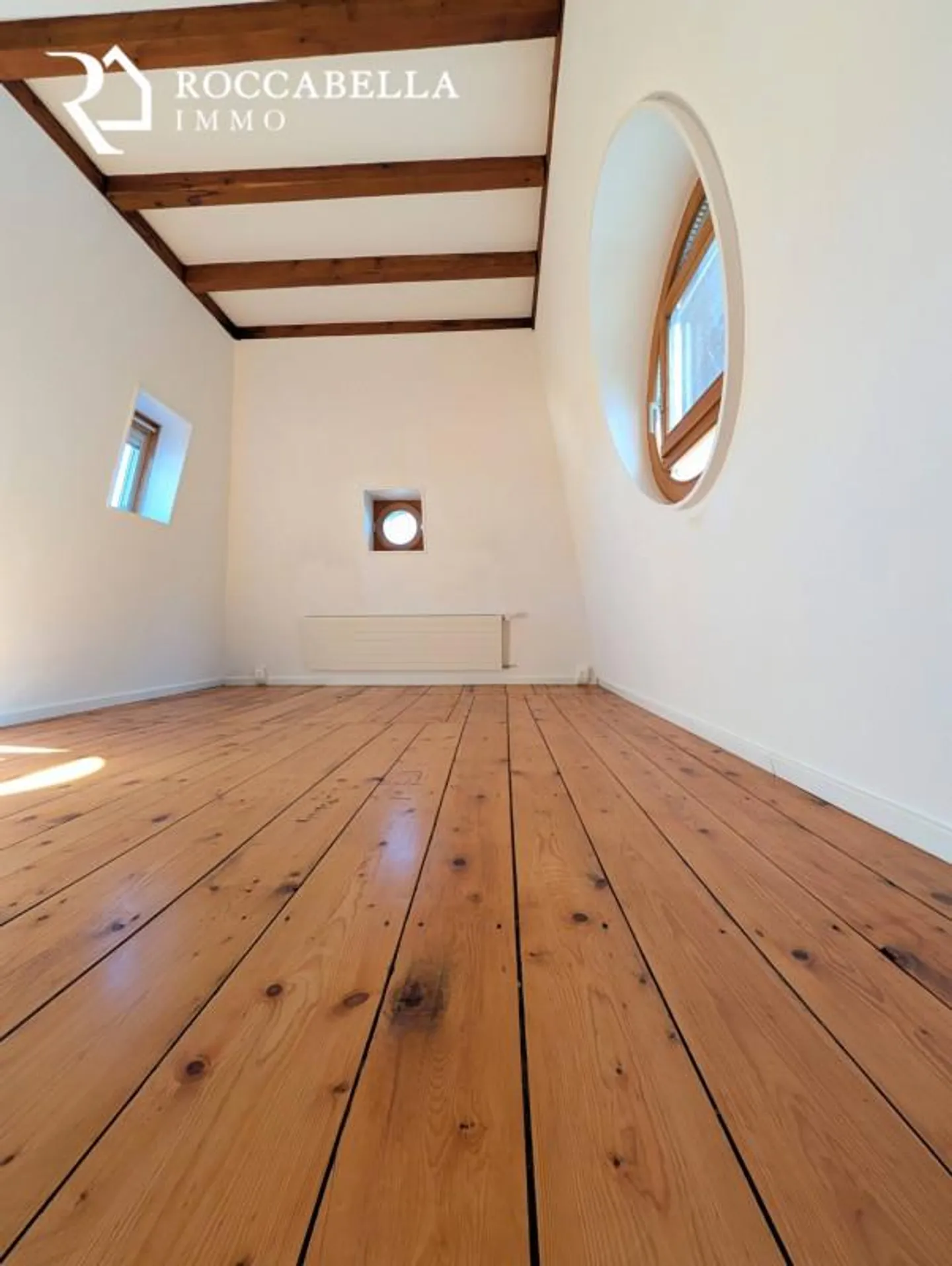 Magnifico duplex mansardato, fascino e carattere all'interno di una dimora signorile - Foto 9 di 13