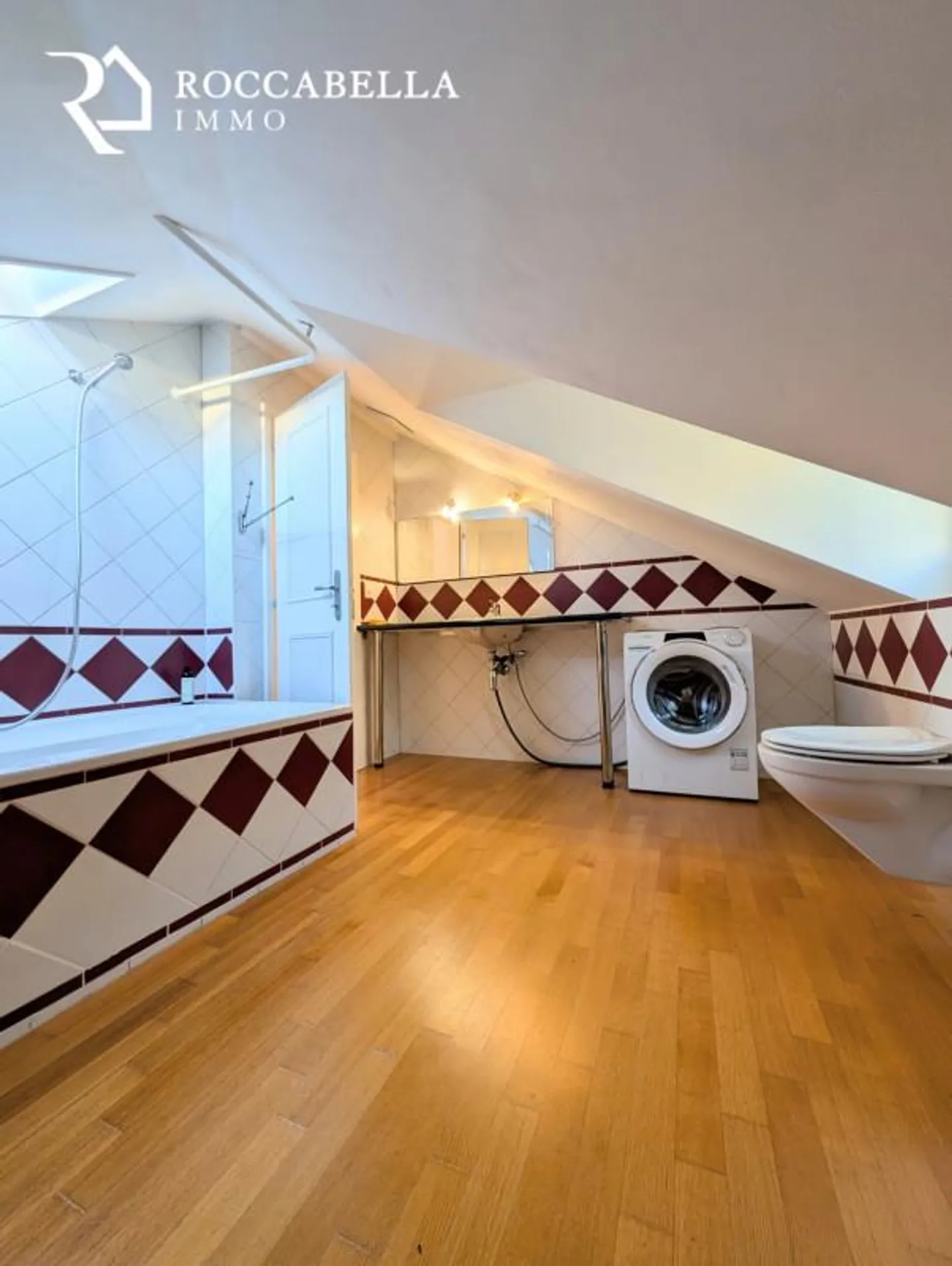 Magnifico duplex mansardato, fascino e carattere all'interno di una dimora signorile - Foto 13 di 13