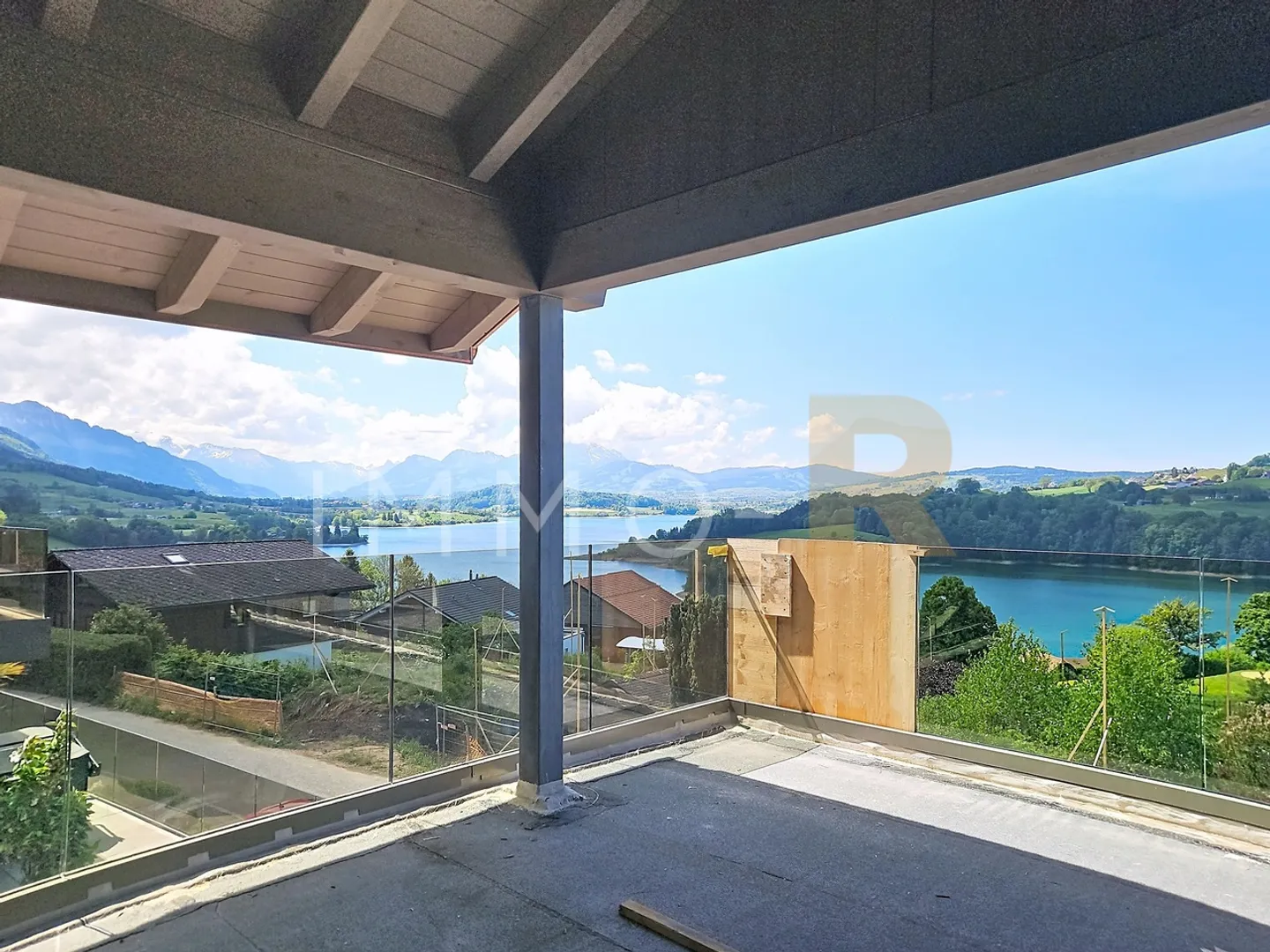 Appartement de luxe au bord du lac - Photo 2 sur 8
