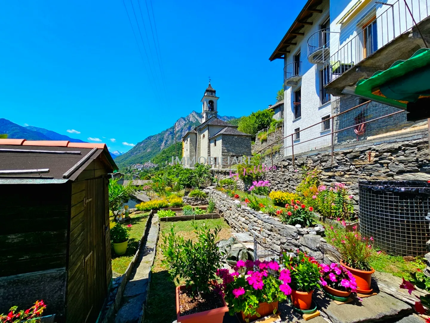 Maison tessino originale avec vue et jardin dans le noyau d'Auressio - Photo 18 sur 20