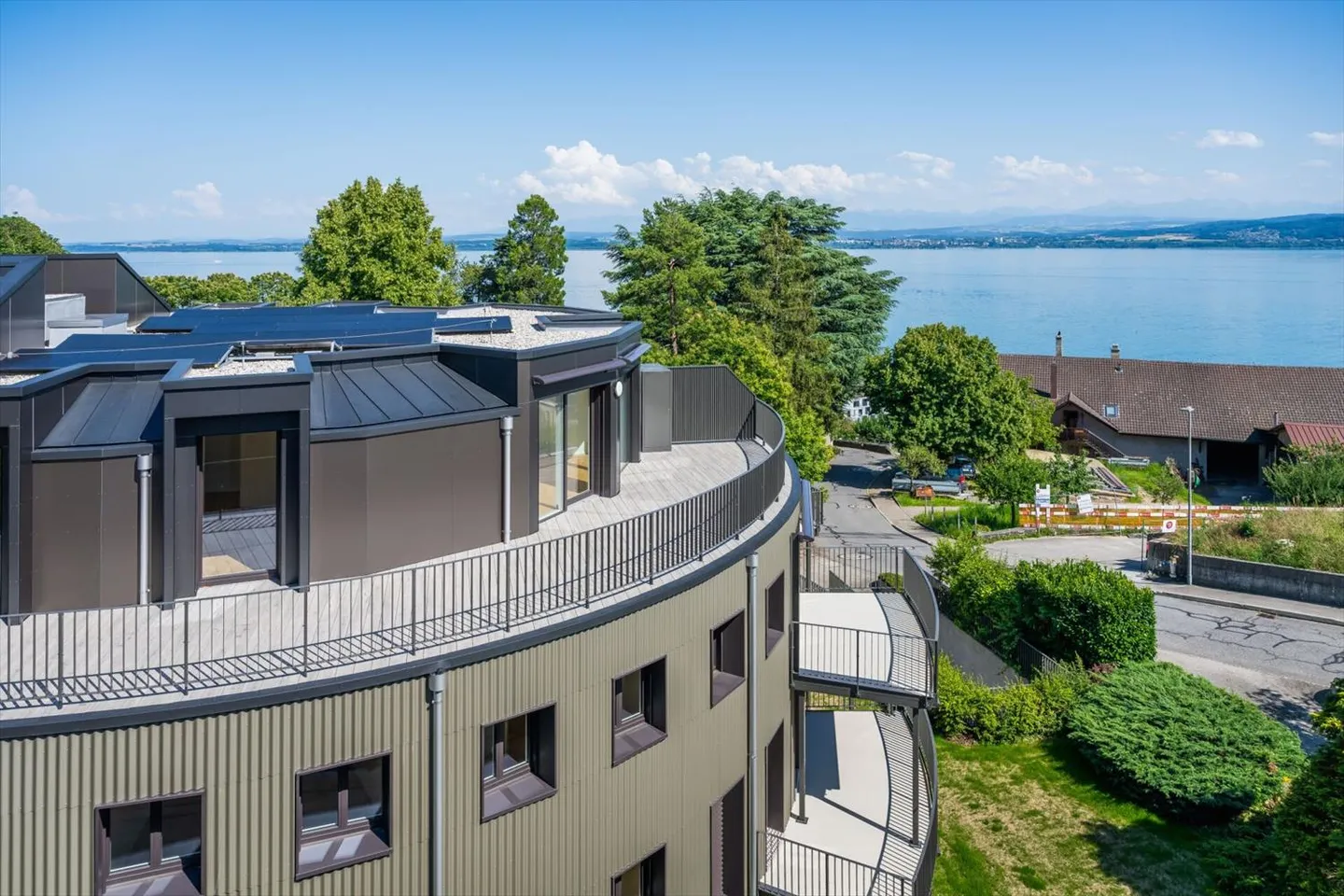 Magnifico attico di 3,5 locali con terrazza e vista lago - Foto 4 di 7