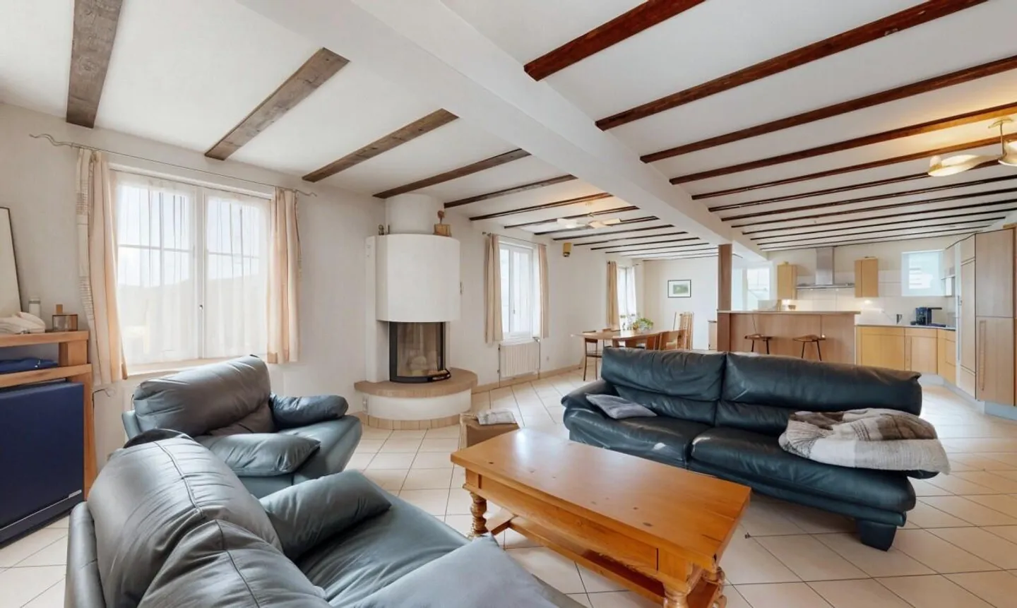 Grande casa ristrutturata con ampio giardino a St-Imier - Foto 5 di 11