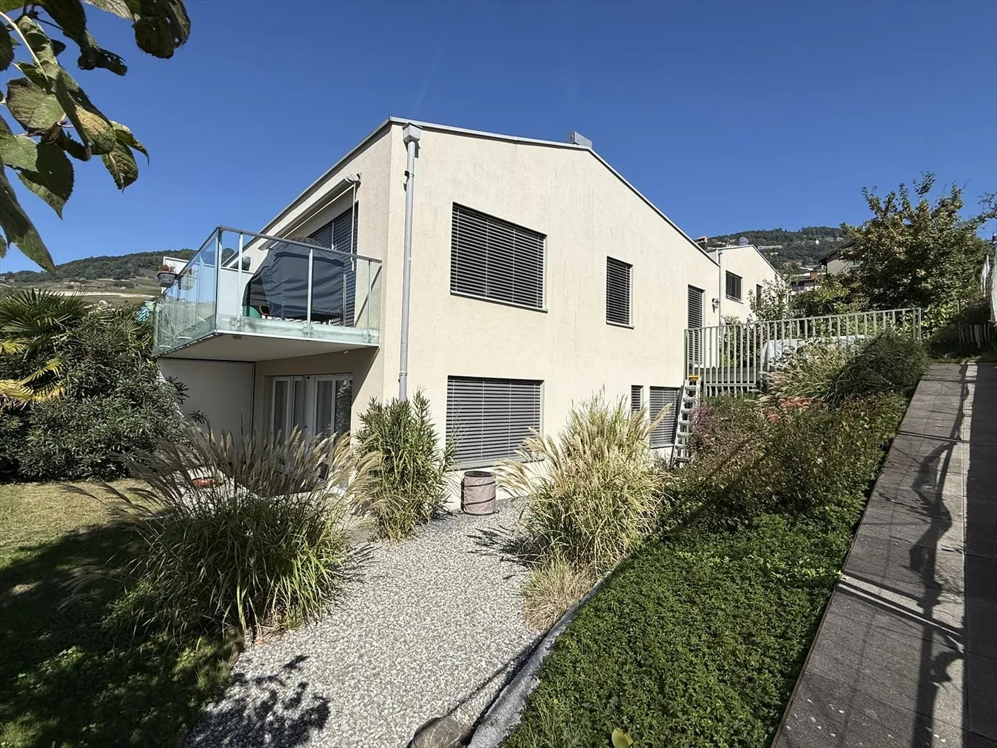 Modern 5-Room Bifamiliar House with Lake Views in Corseaux - Photo 1 of 16