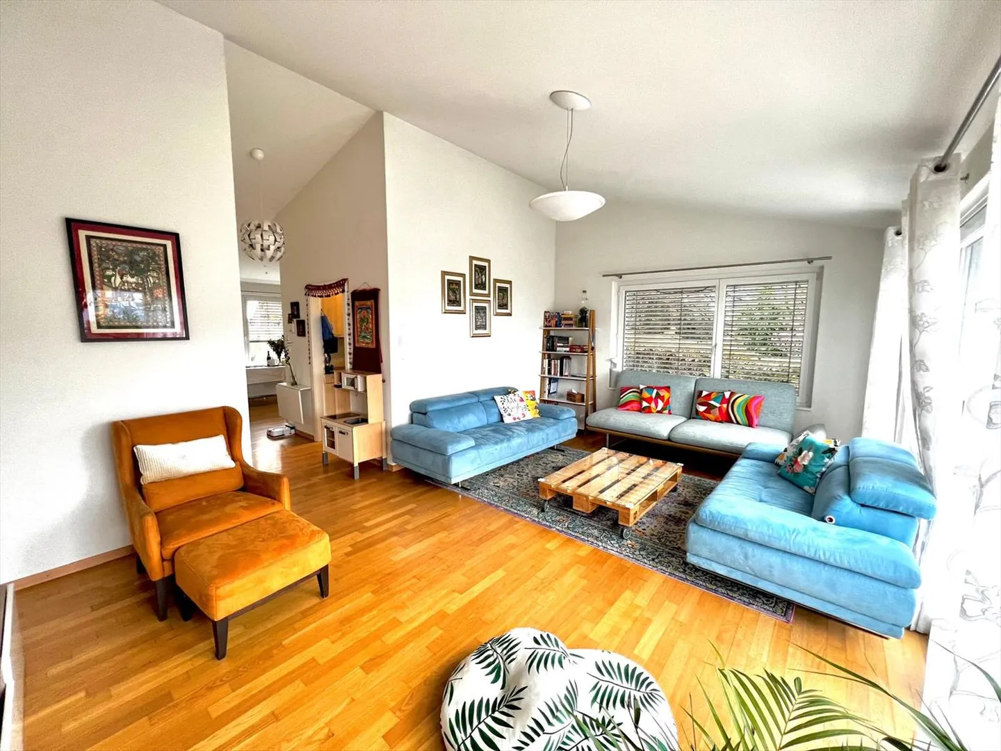 Modern 5-Room Bifamiliar House with Lake Views in Corseaux - Photo 3 of 16