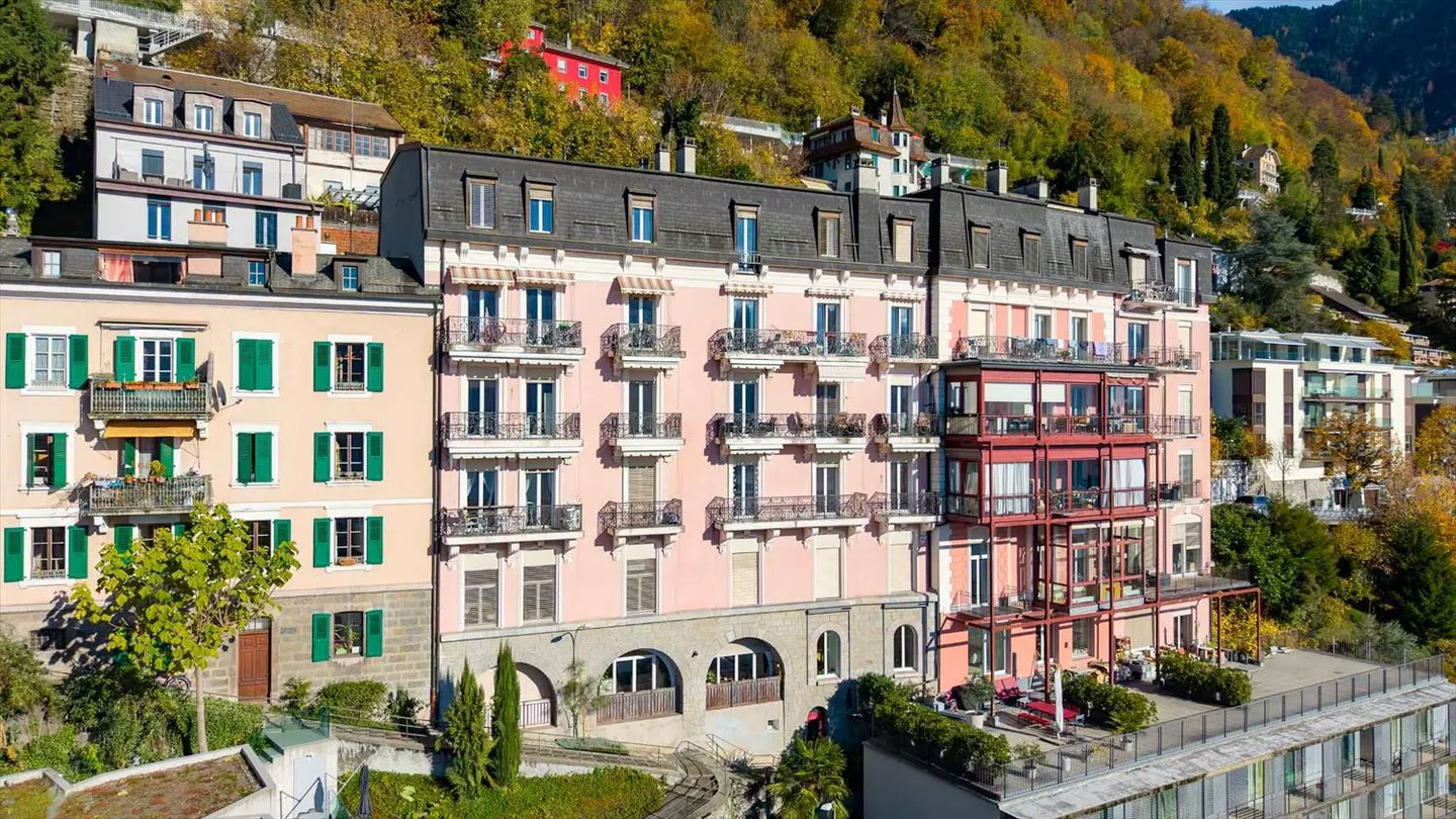 4 pièces rénové + 2 balcons - Superbe vue sur le Lac - Photo 2 sur 13