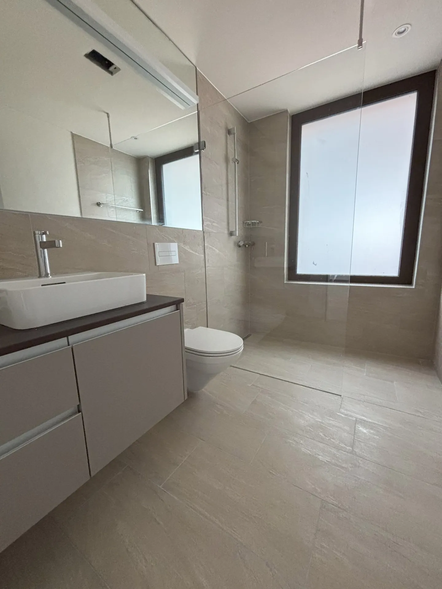 First rental of 9 new apartments with great views - Photo 6 of 8