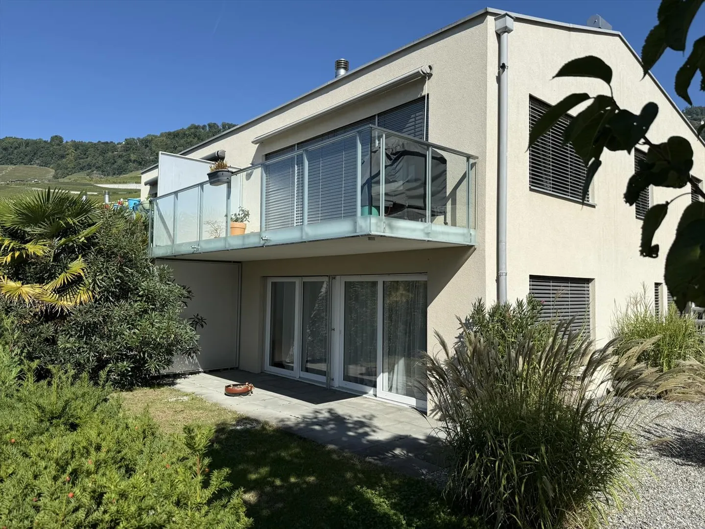 Modern 5-Room Bifamiliar House with Lake Views in Corseaux - Photo 11 of 16