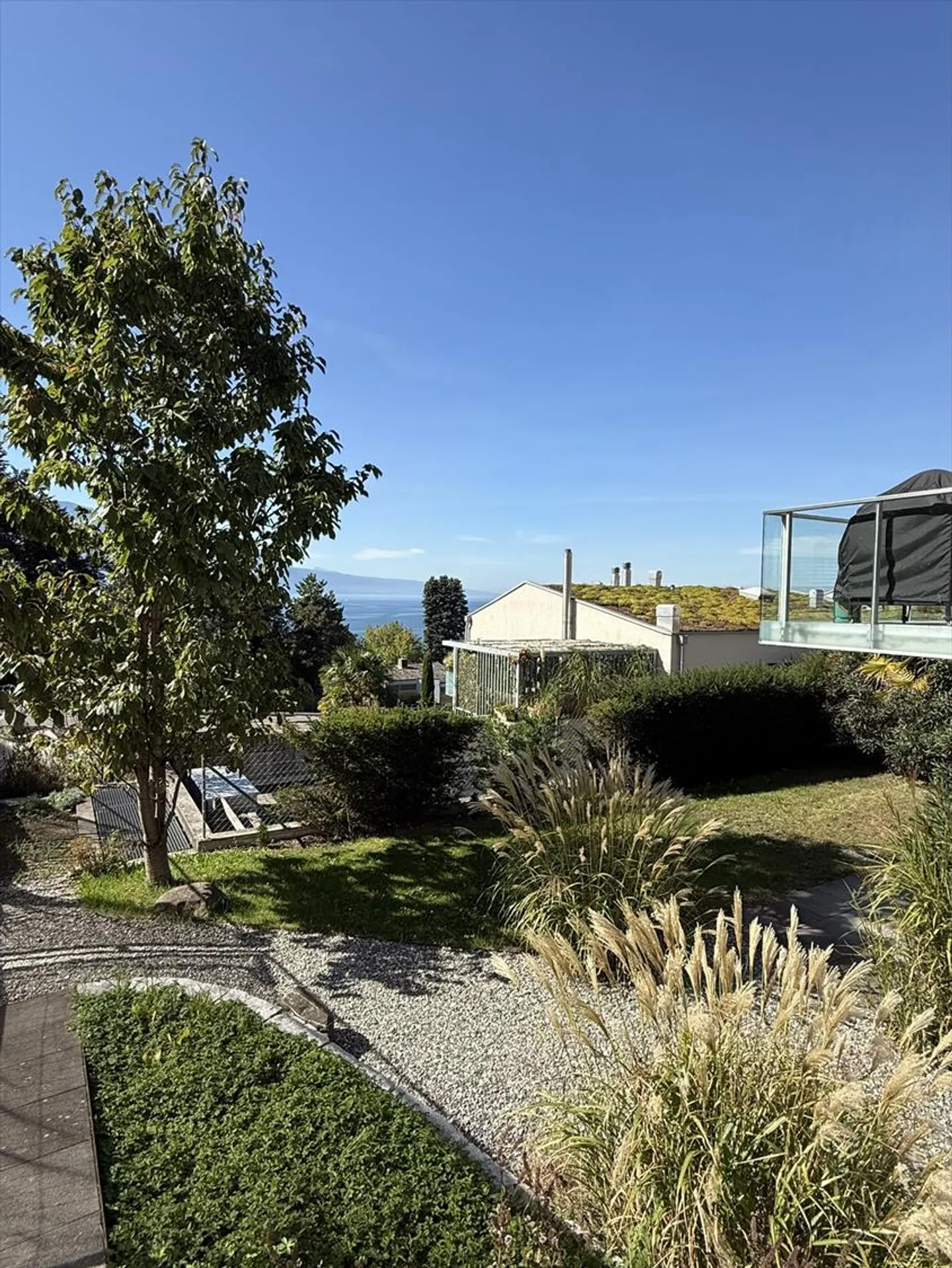 Modern 5-Room Bifamiliar House with Lake Views in Corseaux - Photo 12 of 16