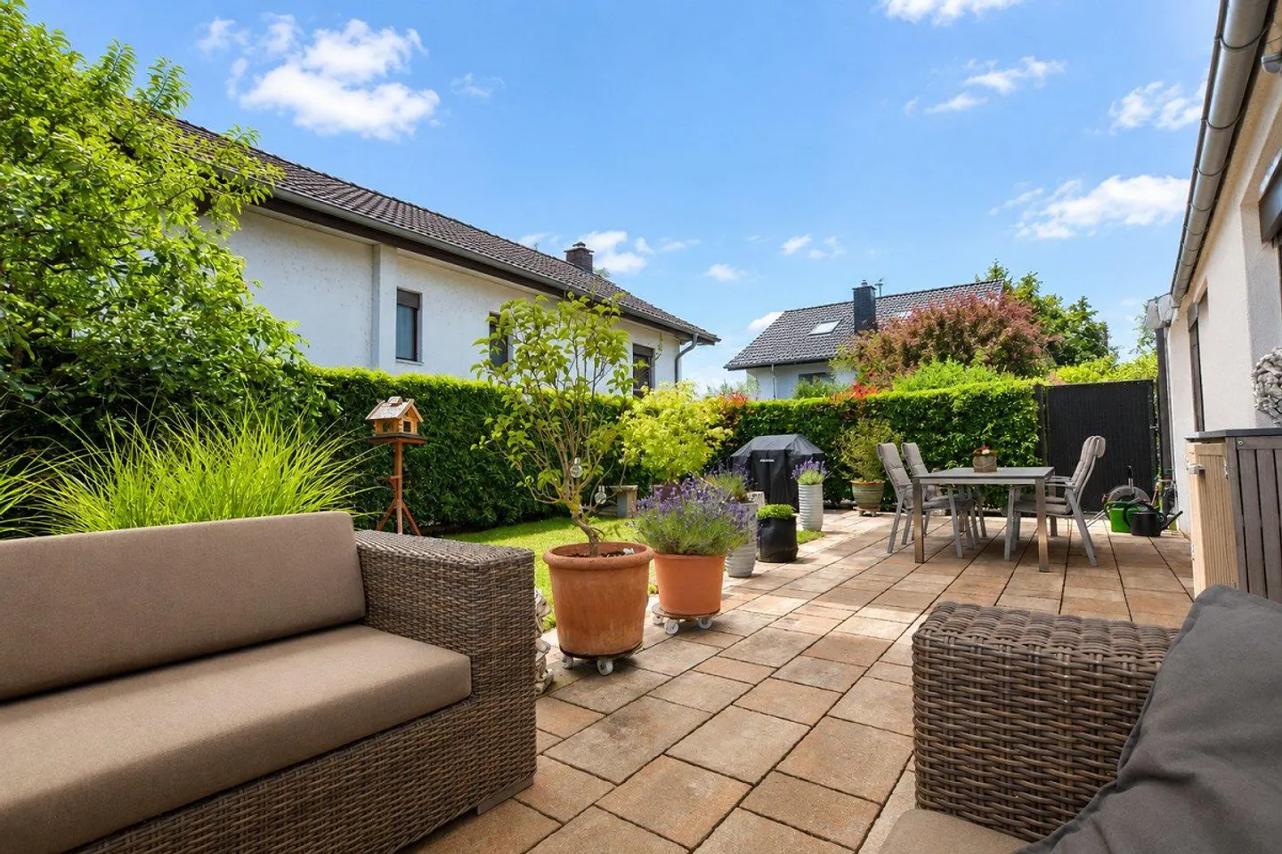 Living like in a single-family home – 143 m² usable area, 110 m² garden, 2 garages + 1 parking space - Photo 5 of 13