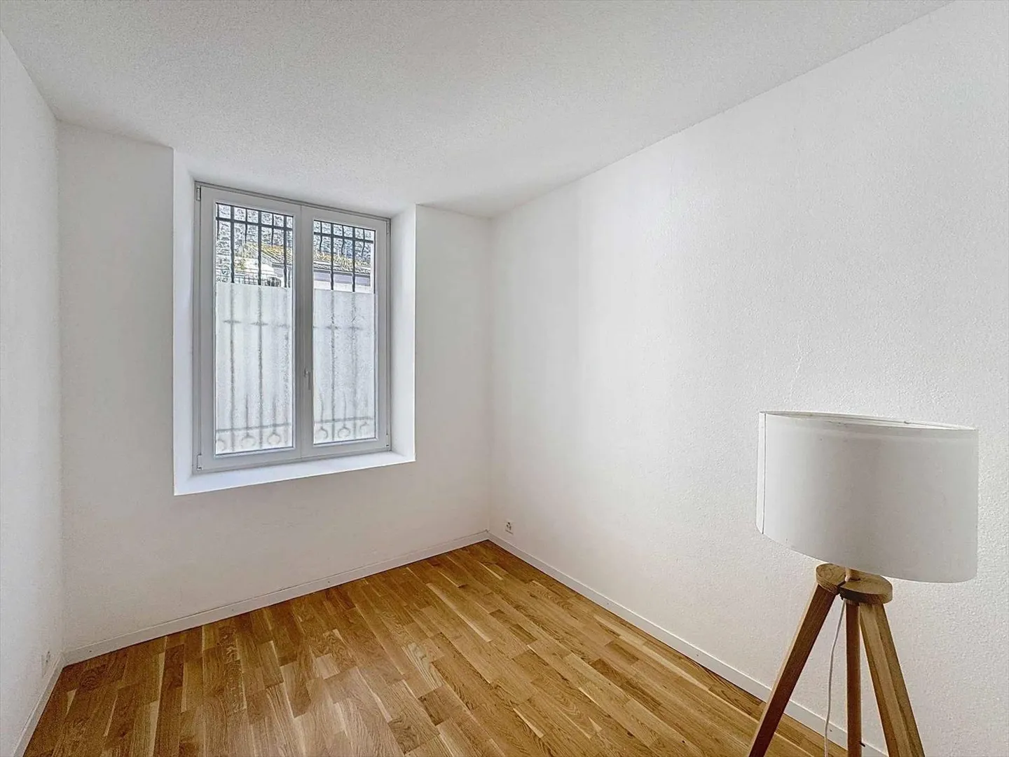 4 pièces rénové + 2 balcons - Superbe vue sur le Lac - Photo 13 sur 13