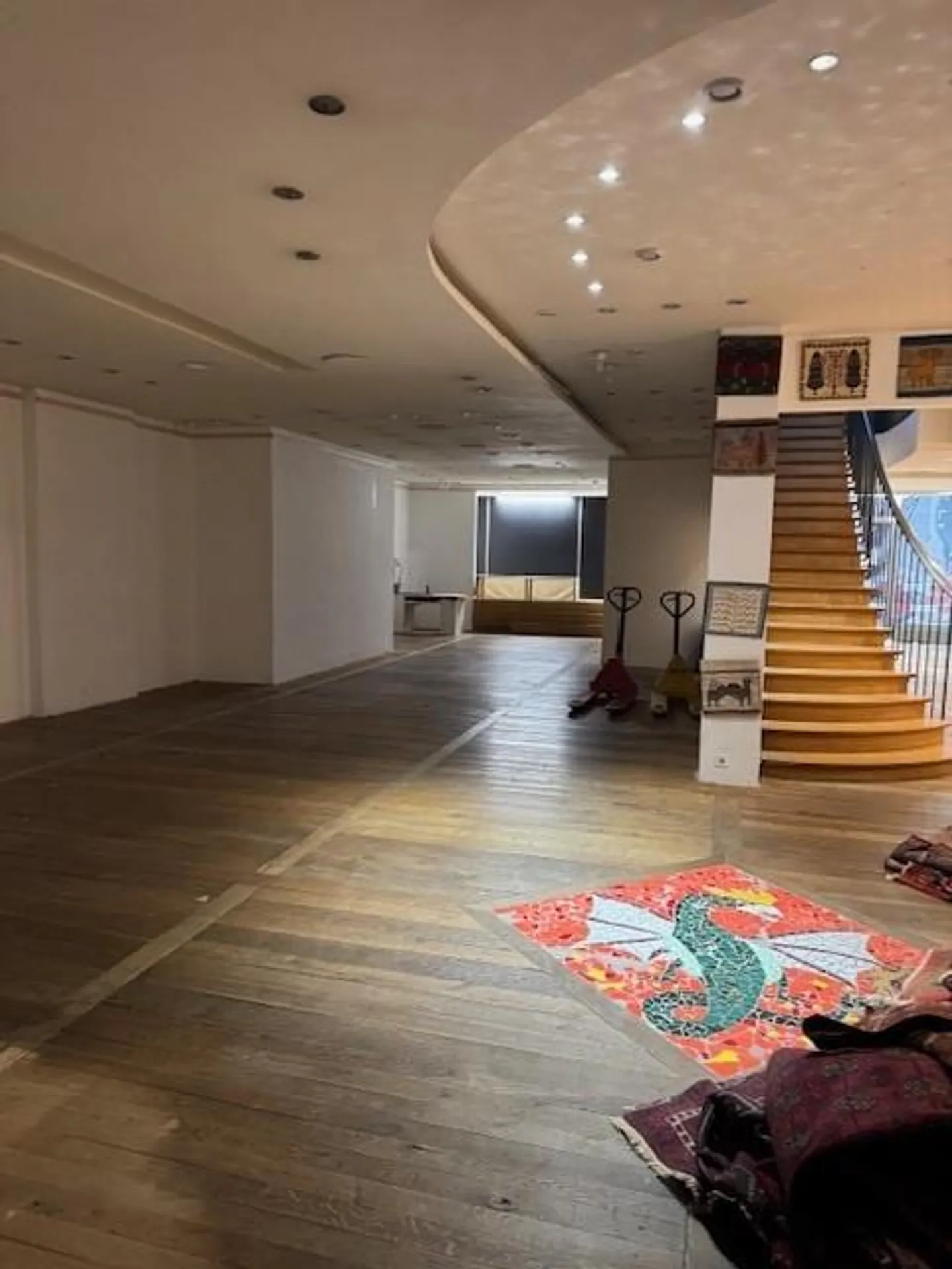 Espace de vente attrayant dans un emplacement privilégié au centre-ville - Photo 3 sur 6