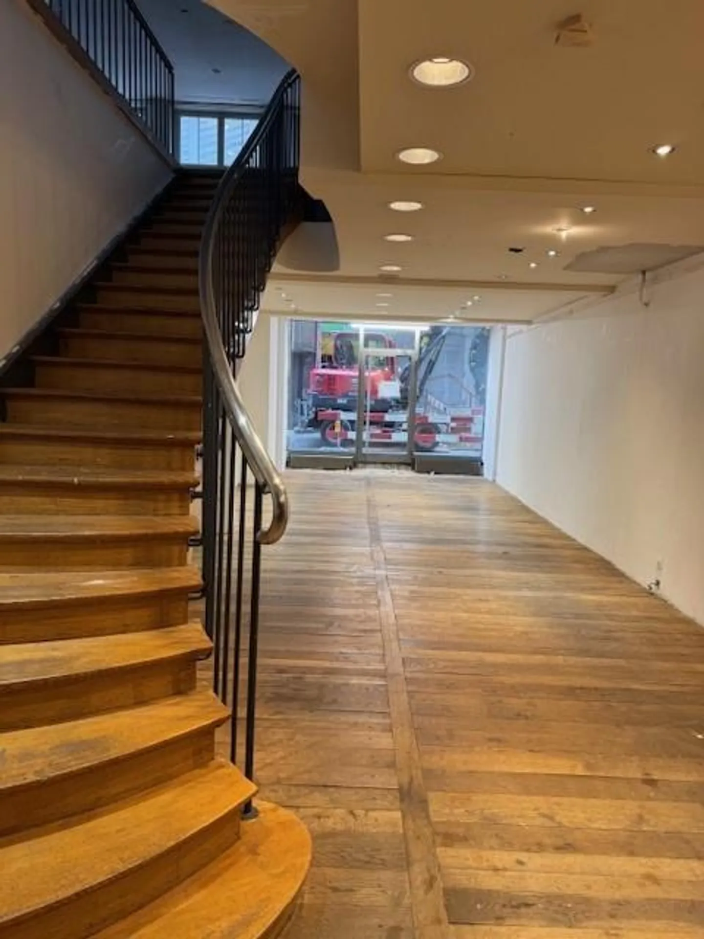 Espace de vente attrayant dans un emplacement privilégié au centre-ville - Photo 4 sur 6