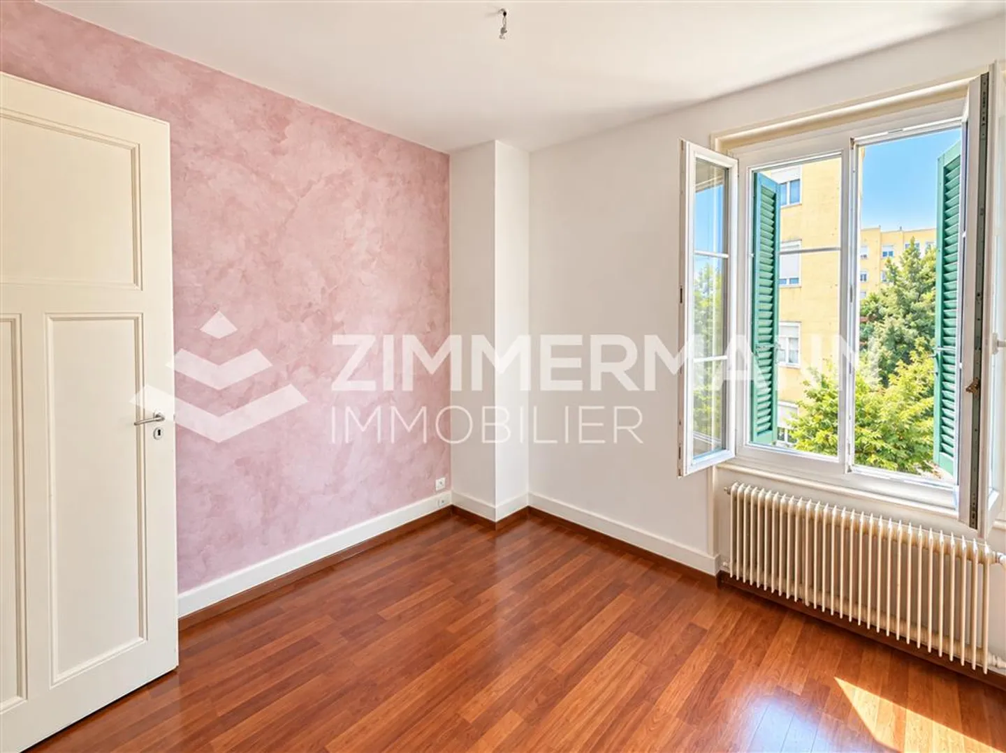 Charming Apartment in Bussigny - Photo 3 of 9