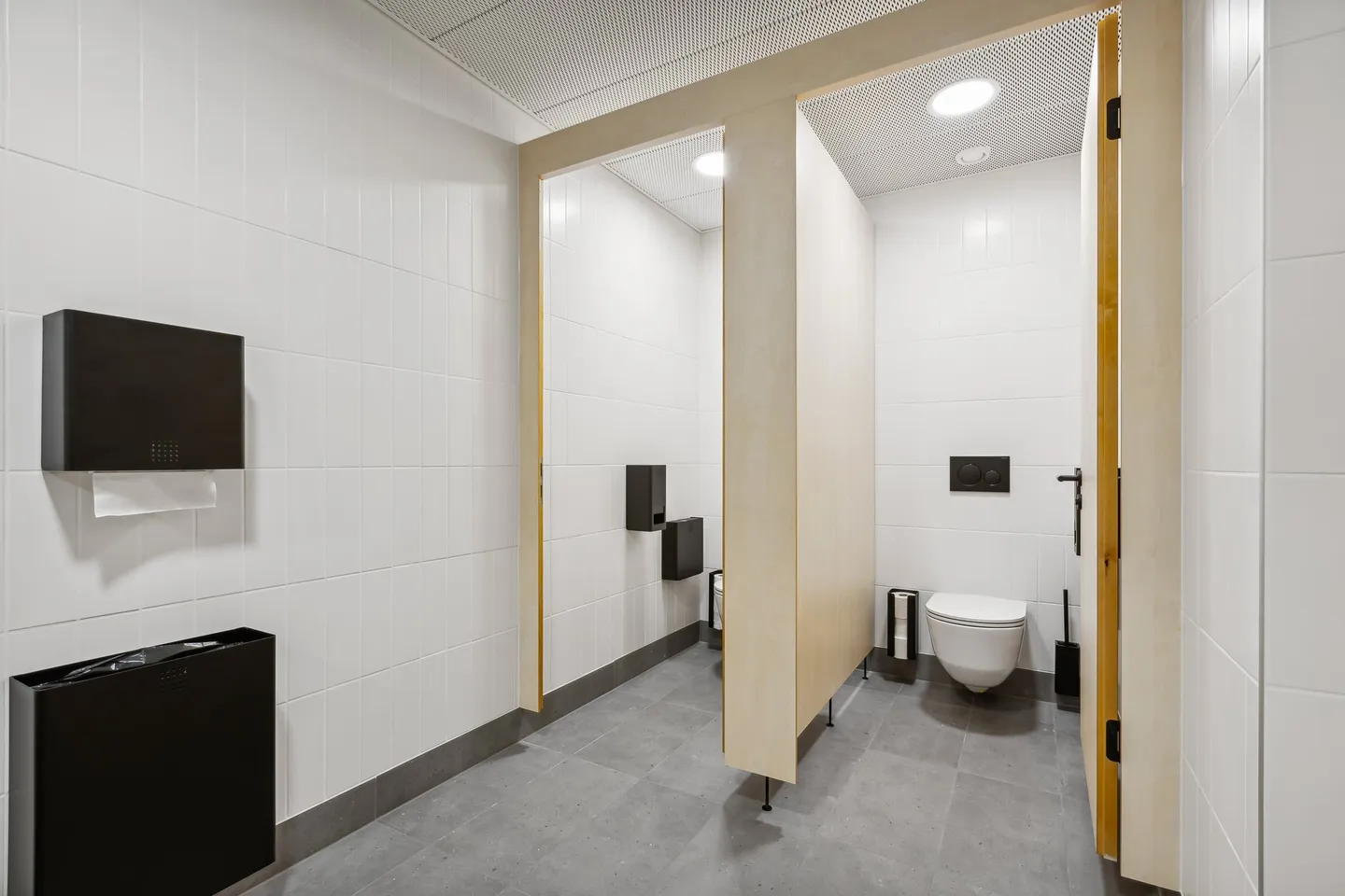 Flexible office space with customizable facilities - Photo 7 of 12