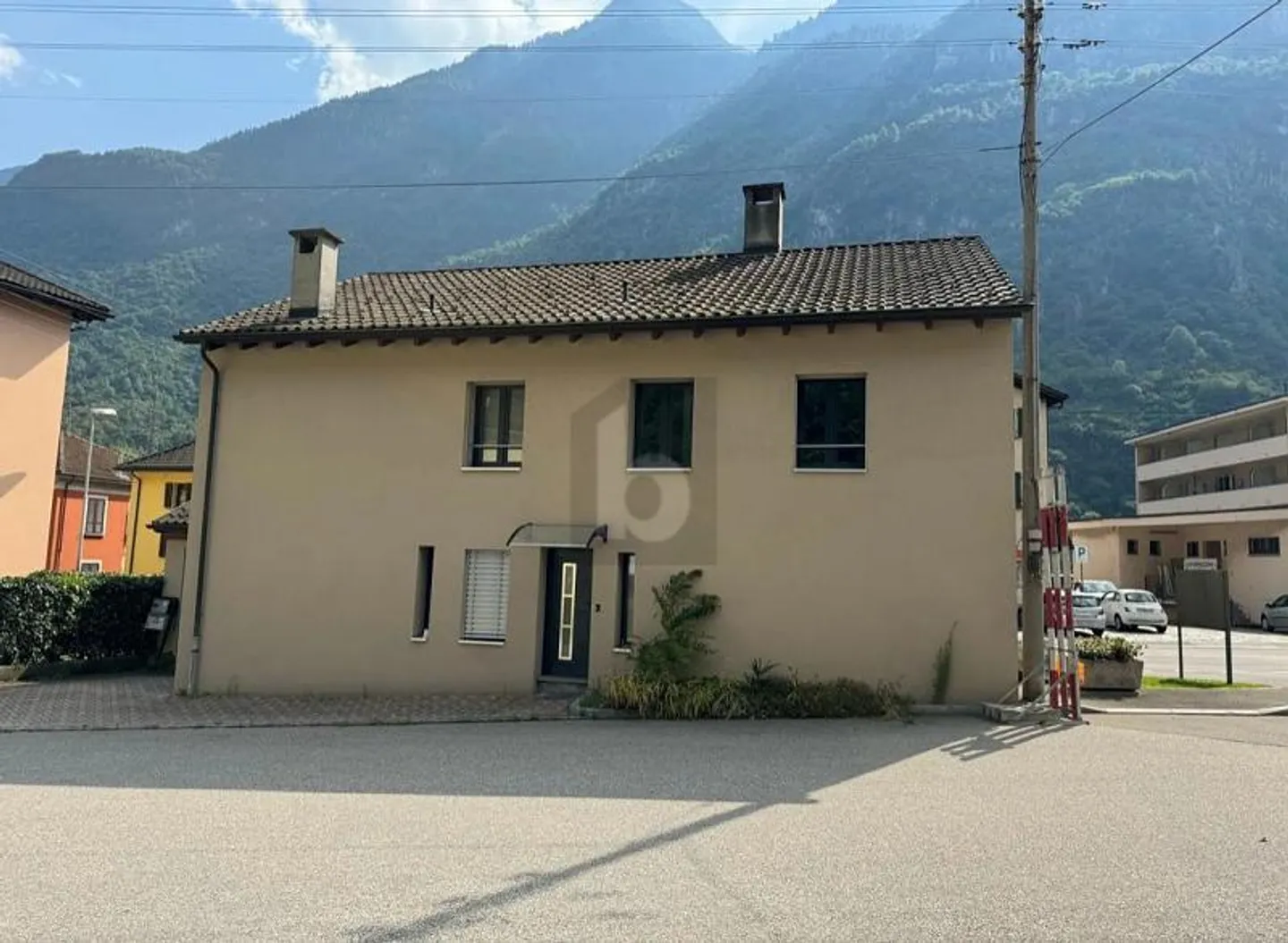 ADATTO ALLE FAMIGLIE, MODERNO E REDDITIZIO - Foto 2 von 6