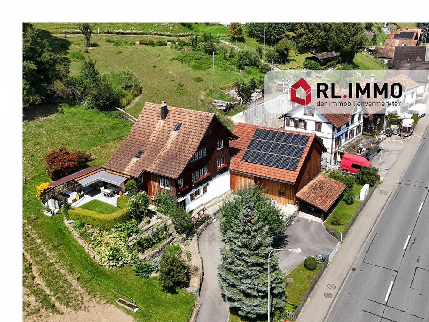 Affascinante casa unifamiliare storica con fienile ristrutturato a Rüt - Foto 1 di 12