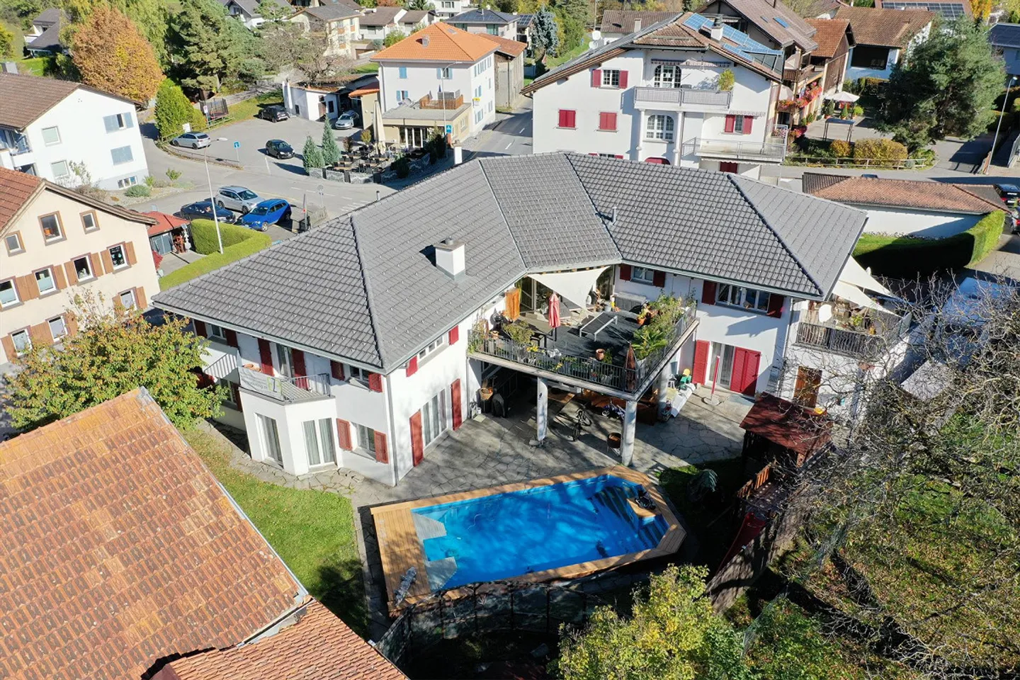 Family-friendly multi-family house - Photo 4 of 4