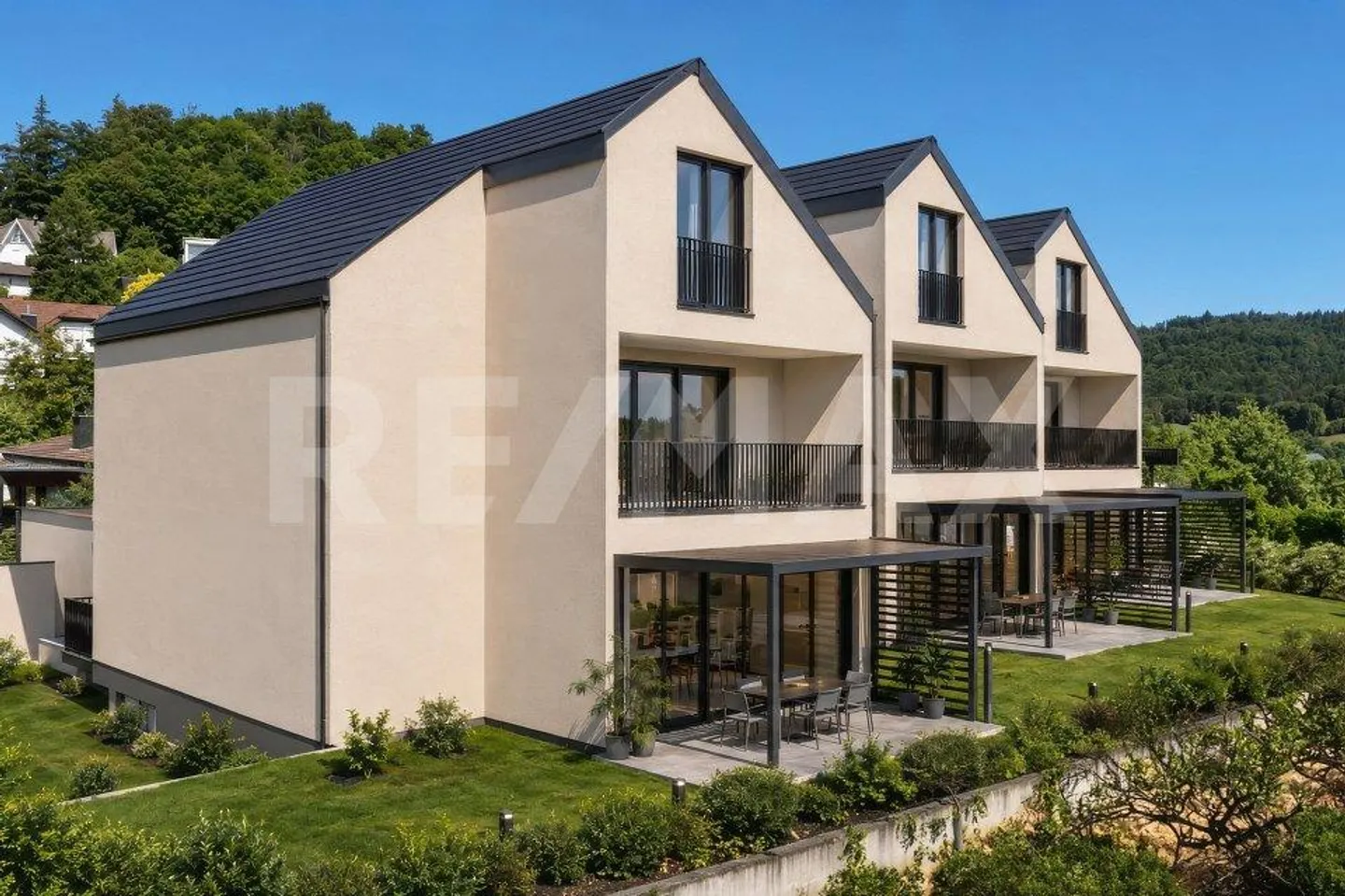 Beeindruckende Villen mit Aussicht - Foto 1 von 13