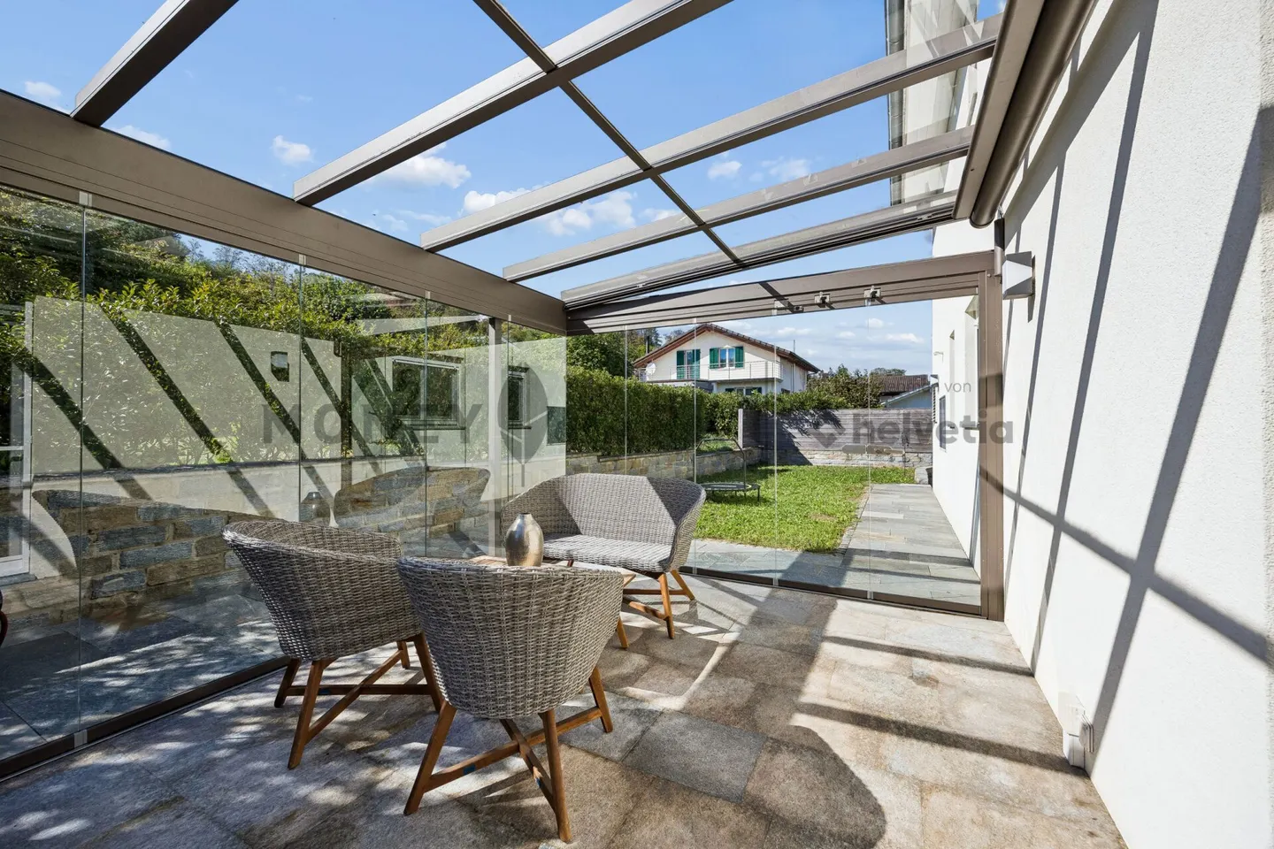 Casa familiare moderna con giardino - Foto 11 di 16