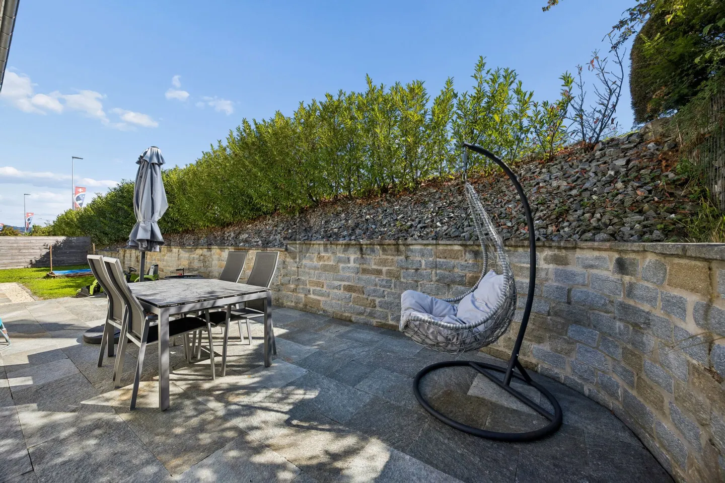 Casa familiare moderna con giardino - Foto 12 di 16