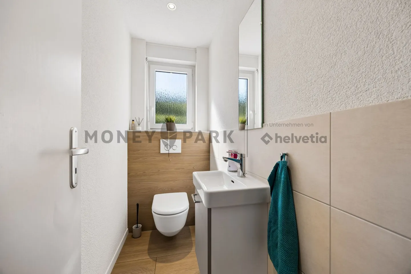 Casa familiare moderna con giardino - Foto 4 di 16