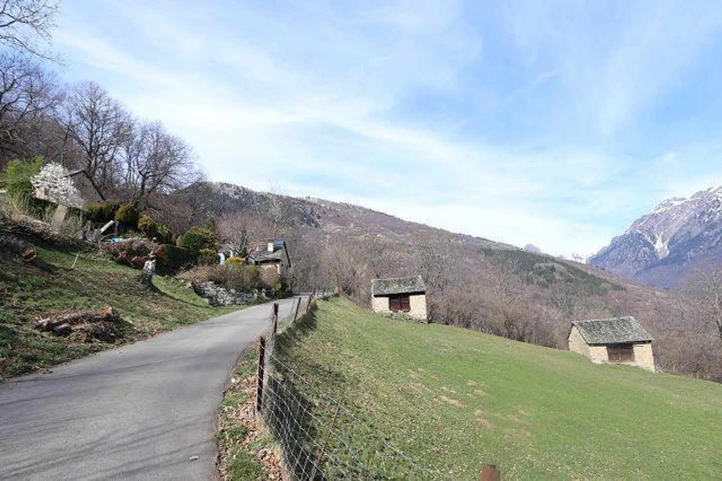 Maison rustique 3 1/2 pièces avec jardin dans un emplacement très calme et ensoleillé... - Photo 18 sur 19