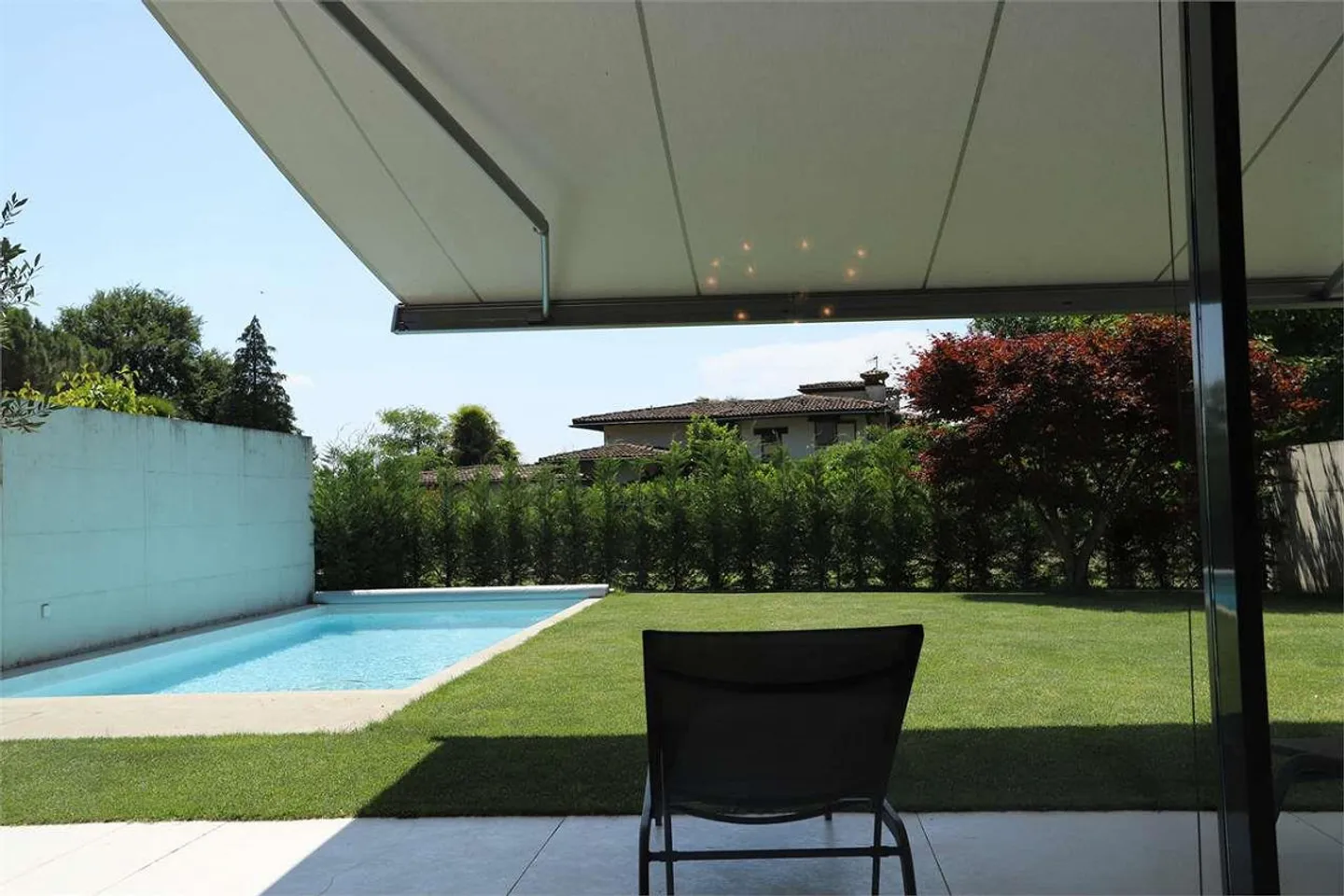 VILLA MIT GARTEN UND SCHWIMMBAD - Foto 1 von 5