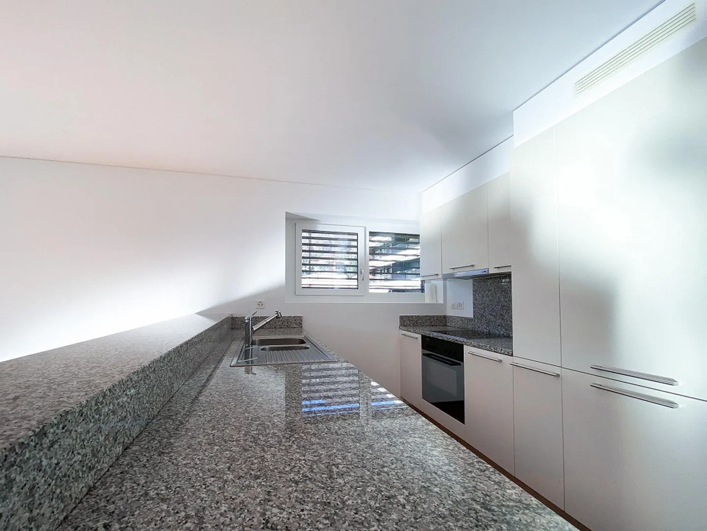 Spacious 3.5 rooms with terrace in Agno - Photo 3 of 9