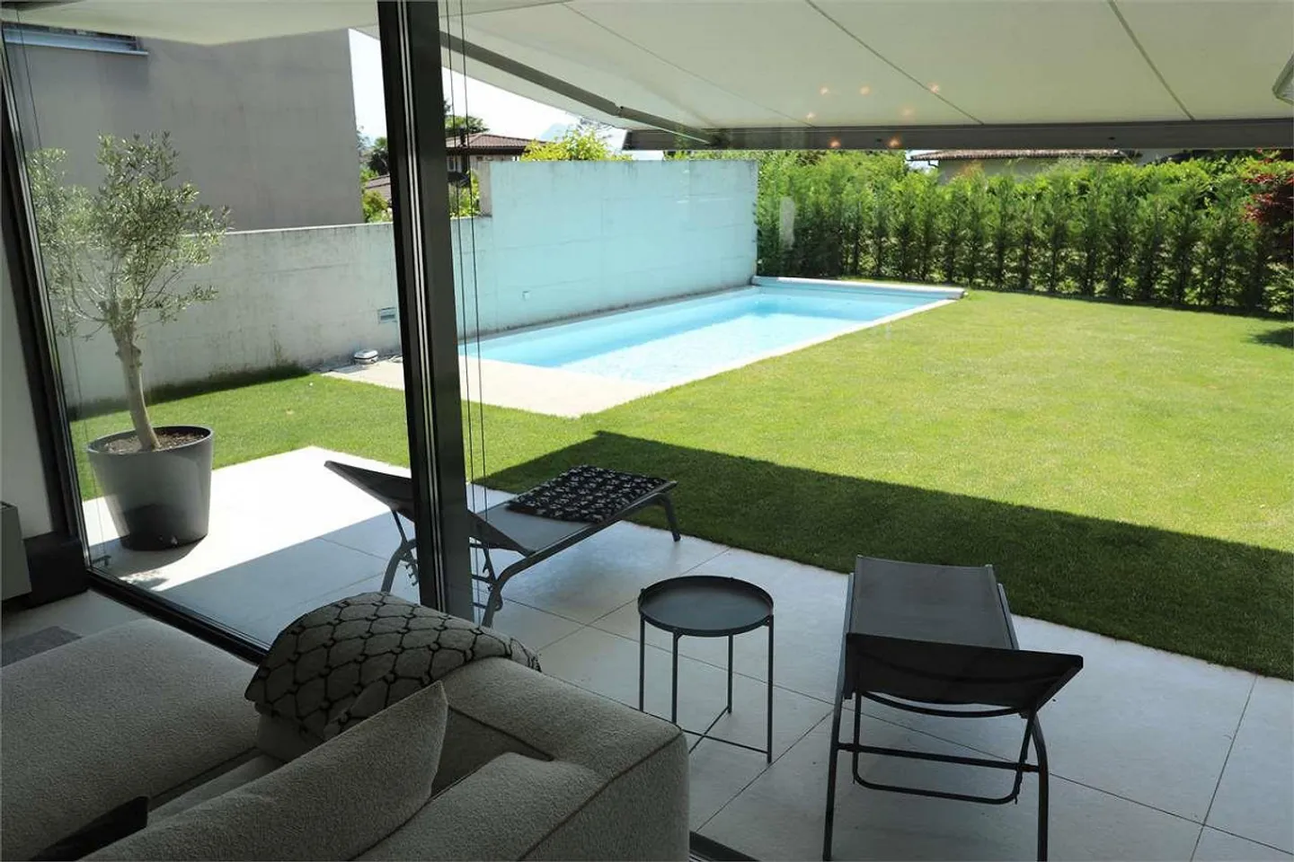 VILLA MIT GARTEN UND SCHWIMMBAD - Foto 2 von 5