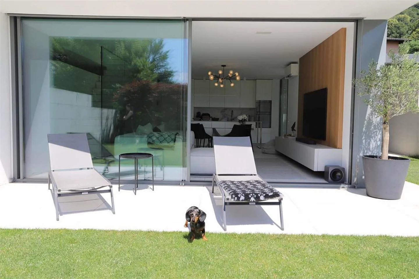 VILLA MIT GARTEN UND SCHWIMMBAD - Foto 3 von 5