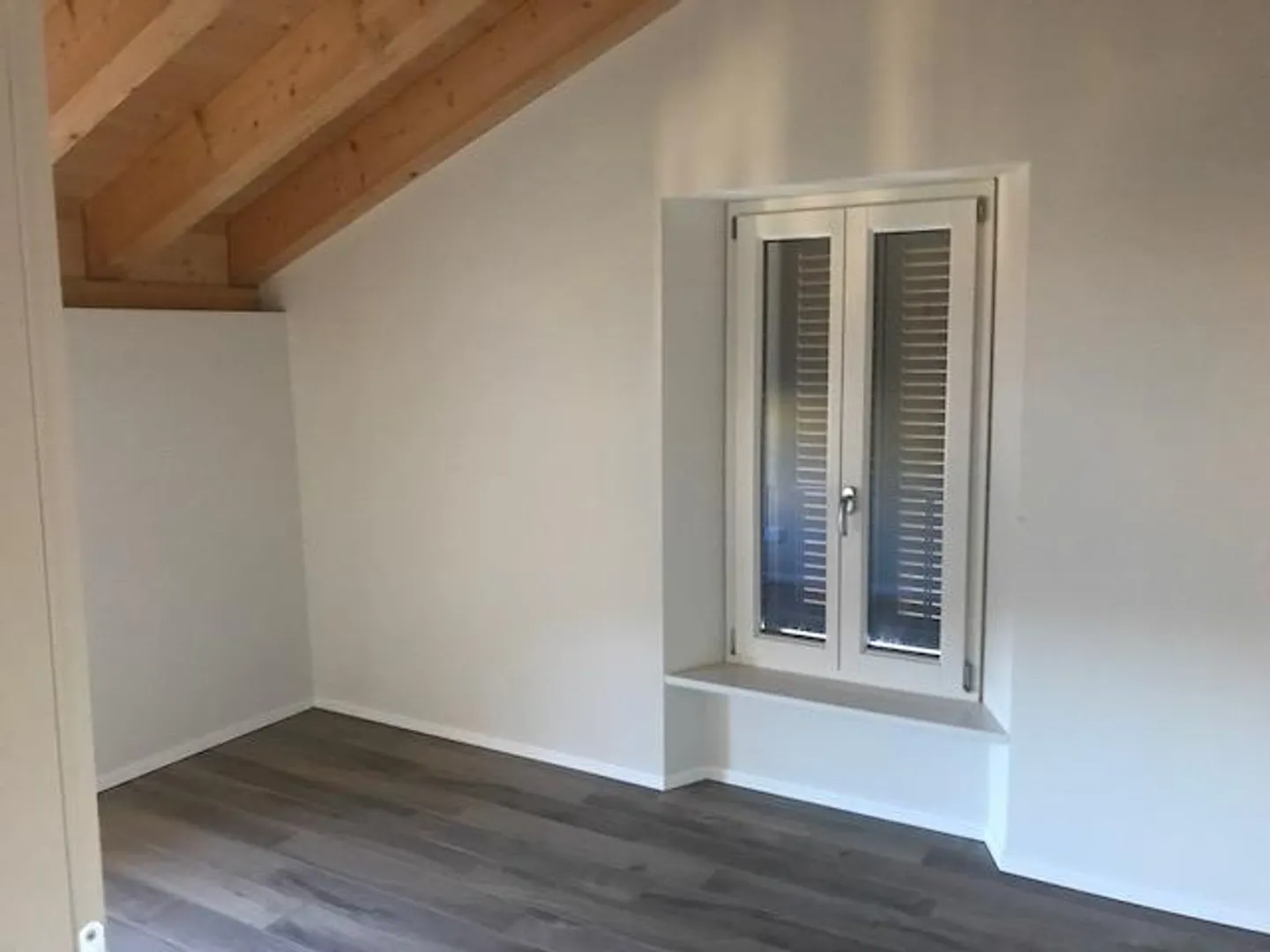 Dachwohnung mit atemberaubendem Seeblick in einem Haus mit nur 3 Wohnungen - Foto 9 von 16