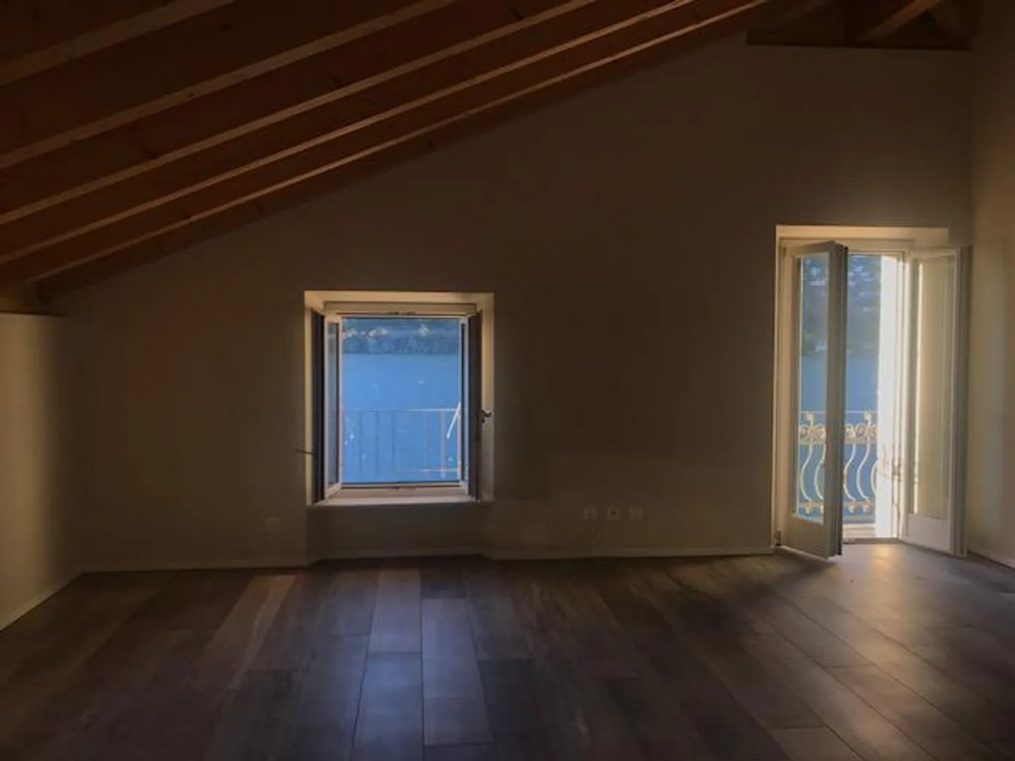 Dachwohnung mit atemberaubendem Seeblick in einem Haus mit nur 3 Wohnungen - Foto 11 von 16
