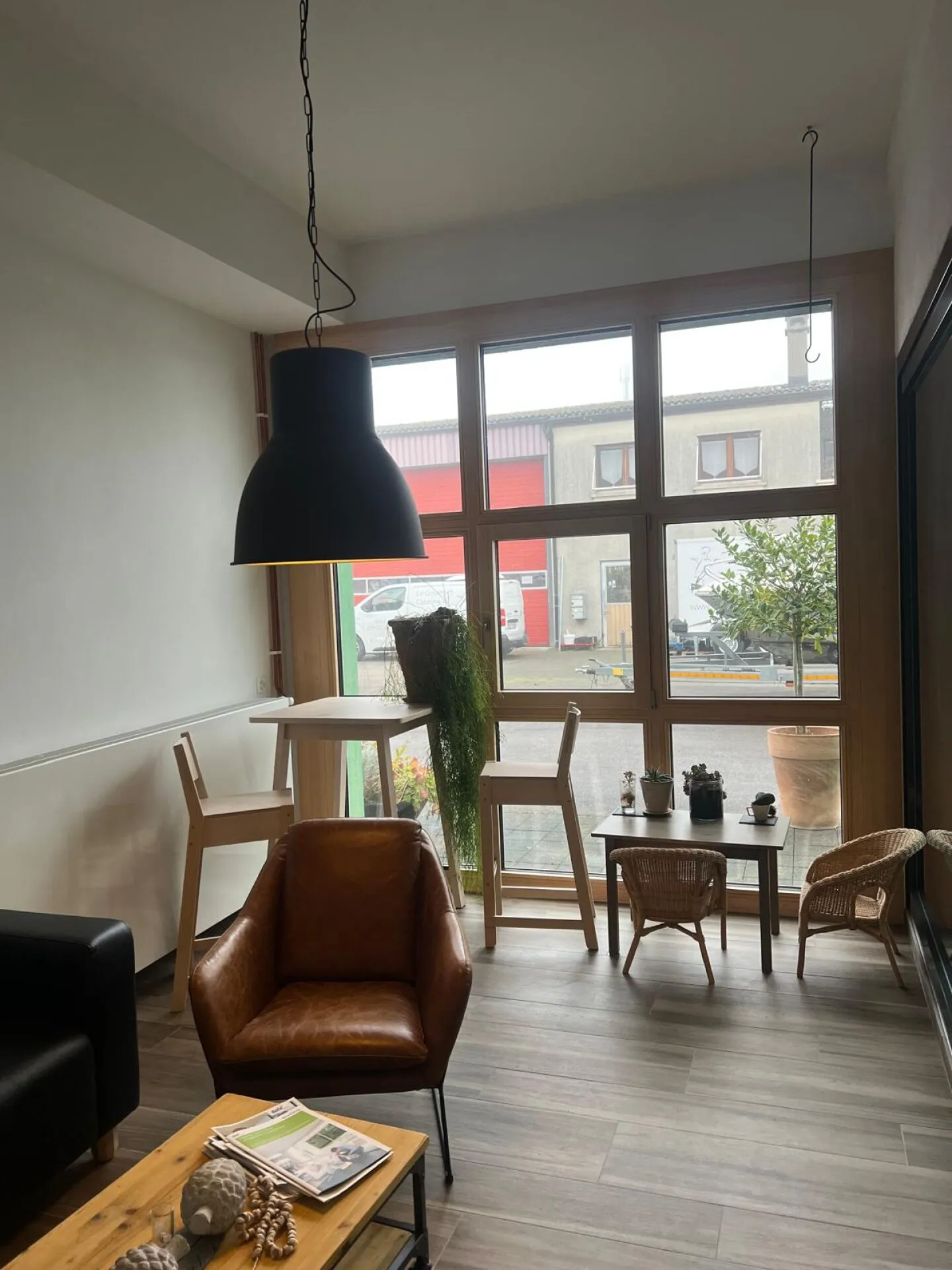 Superb commercial space on the ground floor - ideally located - Photo 9 of 13