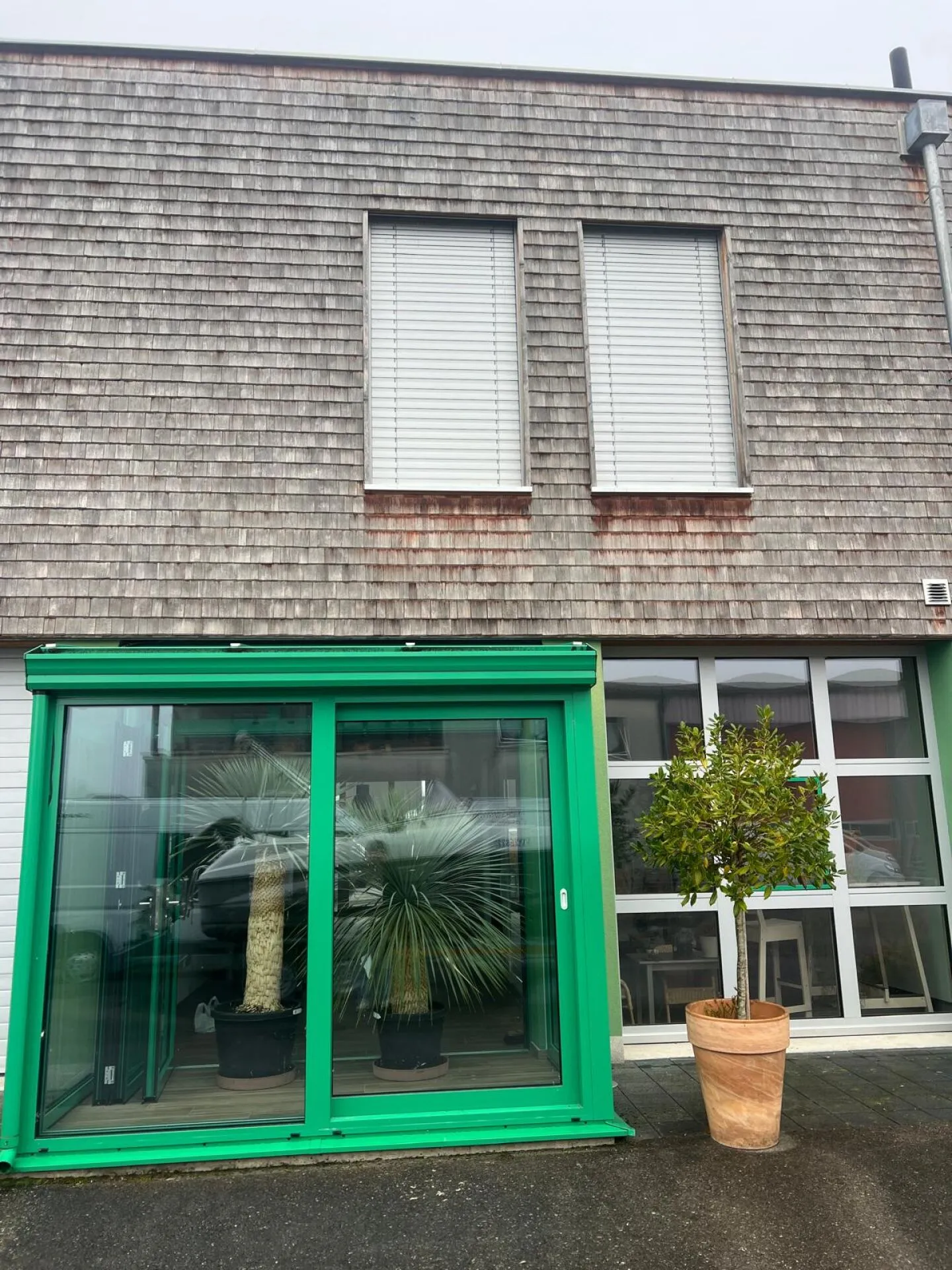 Superb commercial space on the ground floor - ideally located - Photo 10 of 13