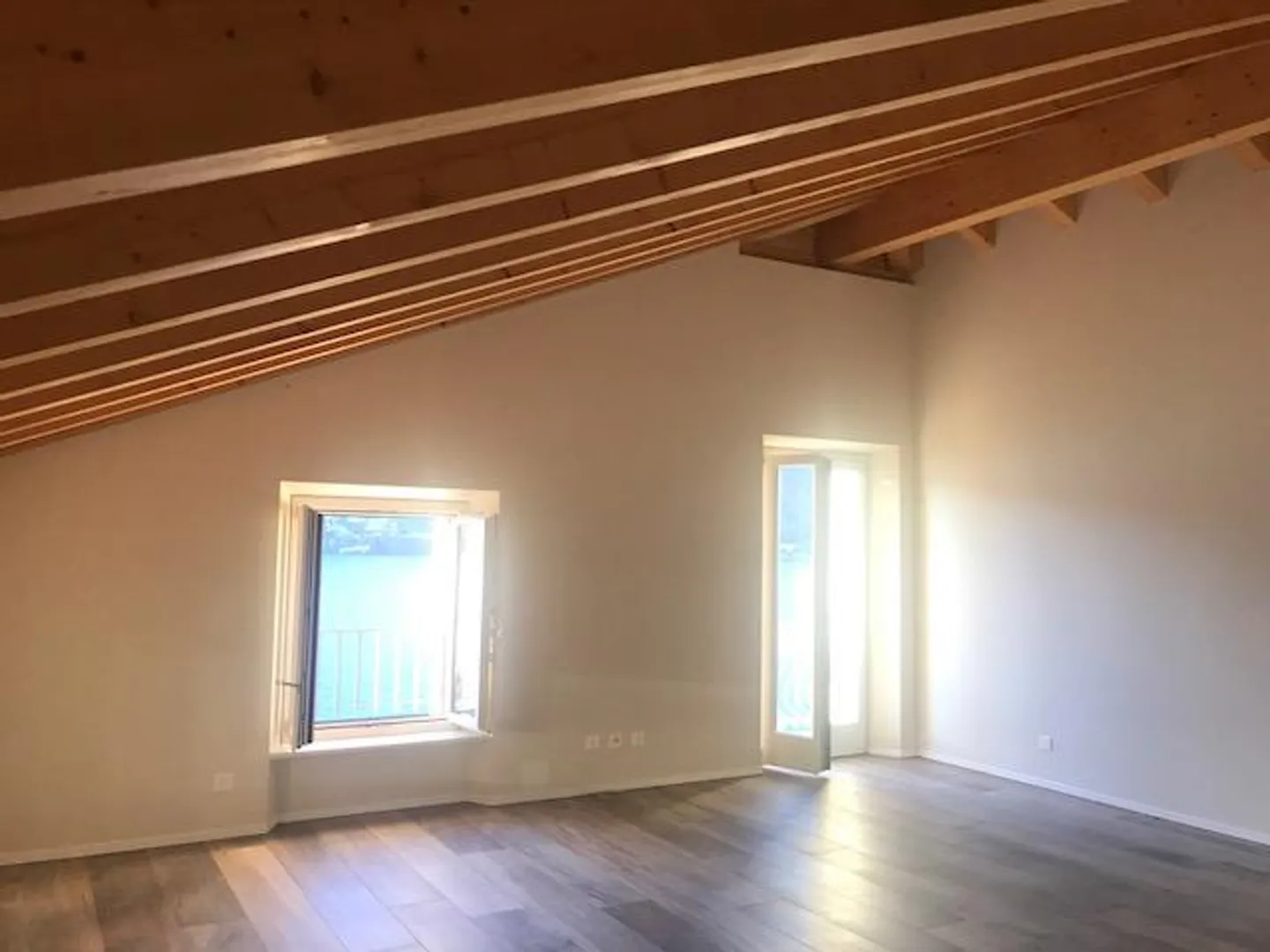 Dachwohnung mit atemberaubendem Seeblick in einem Haus mit nur 3 Wohnungen - Foto 14 von 16