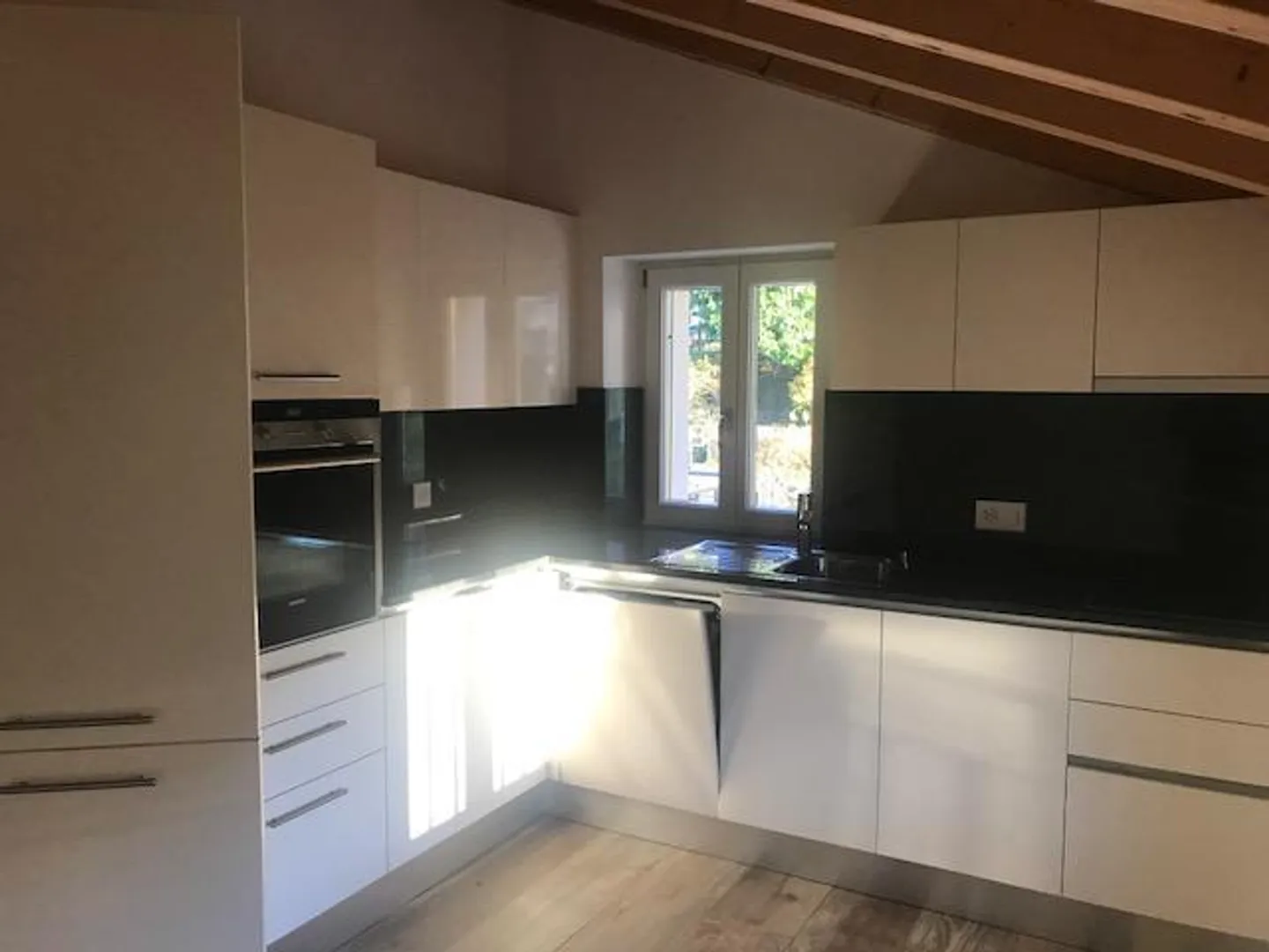 Dachwohnung mit atemberaubendem Seeblick in einem Haus mit nur 3 Wohnungen - Foto 15 von 16