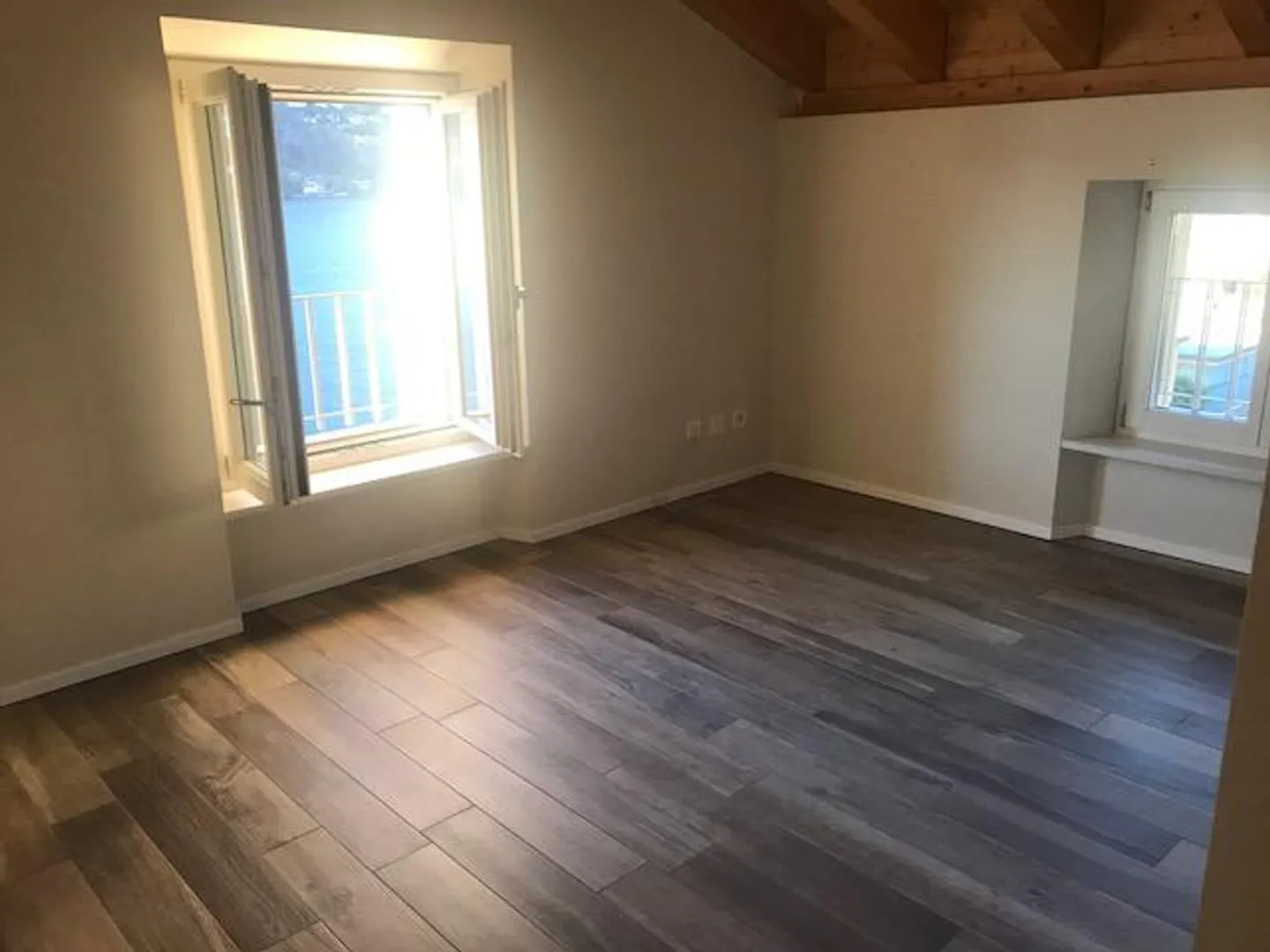 Dachwohnung mit atemberaubendem Seeblick in einem Haus mit nur 3 Wohnungen - Foto 6 von 16