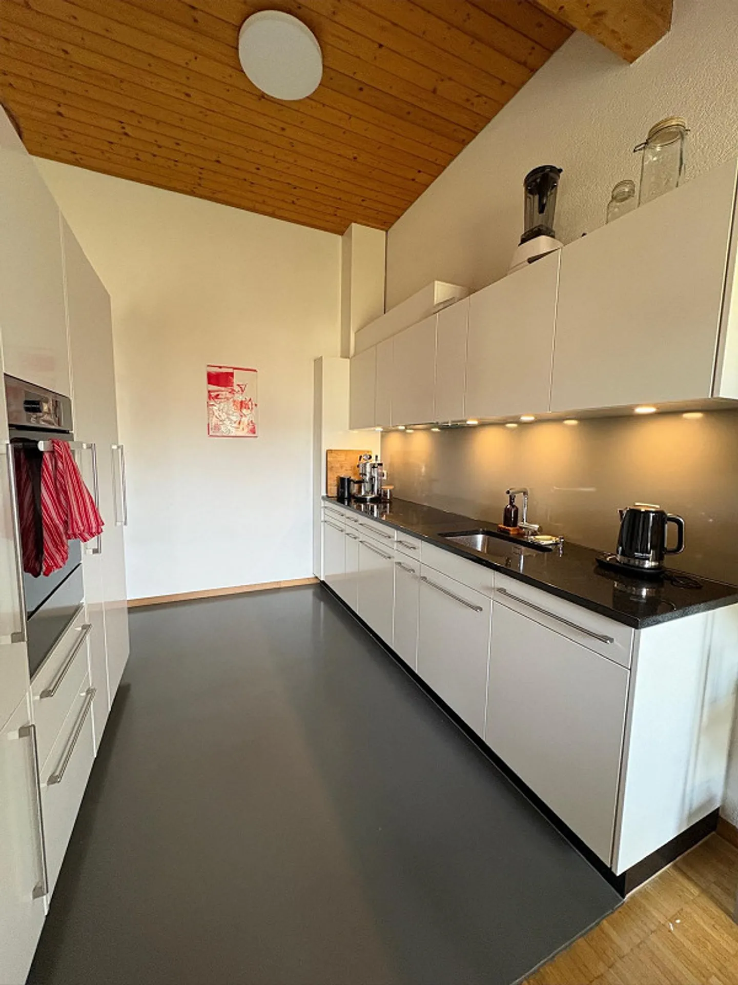 Spacious 5.5-room apartment with balcony in Zollikofen - Photo 4 of 8