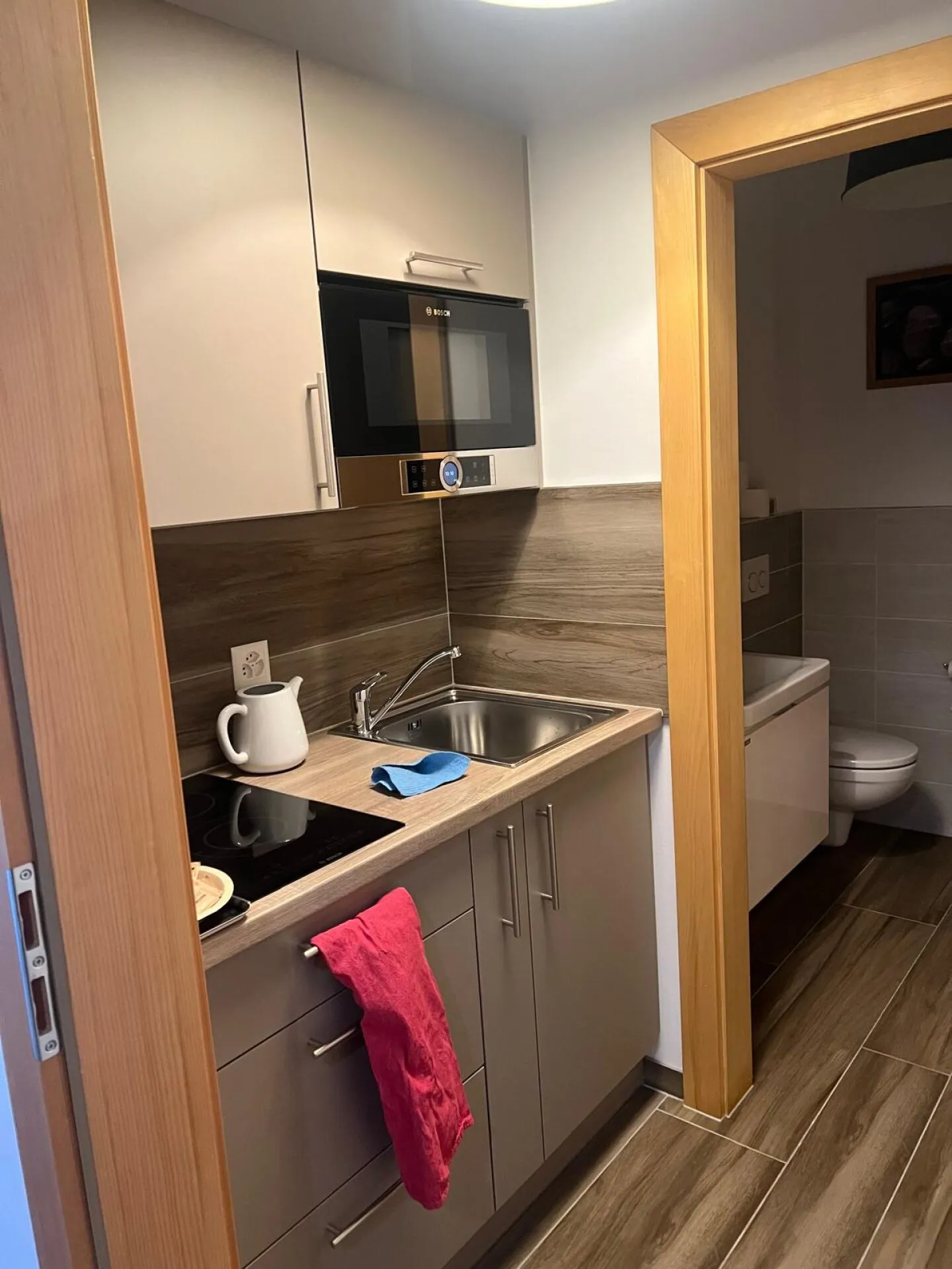 Superb commercial space on the ground floor - ideally located - Photo 11 of 13