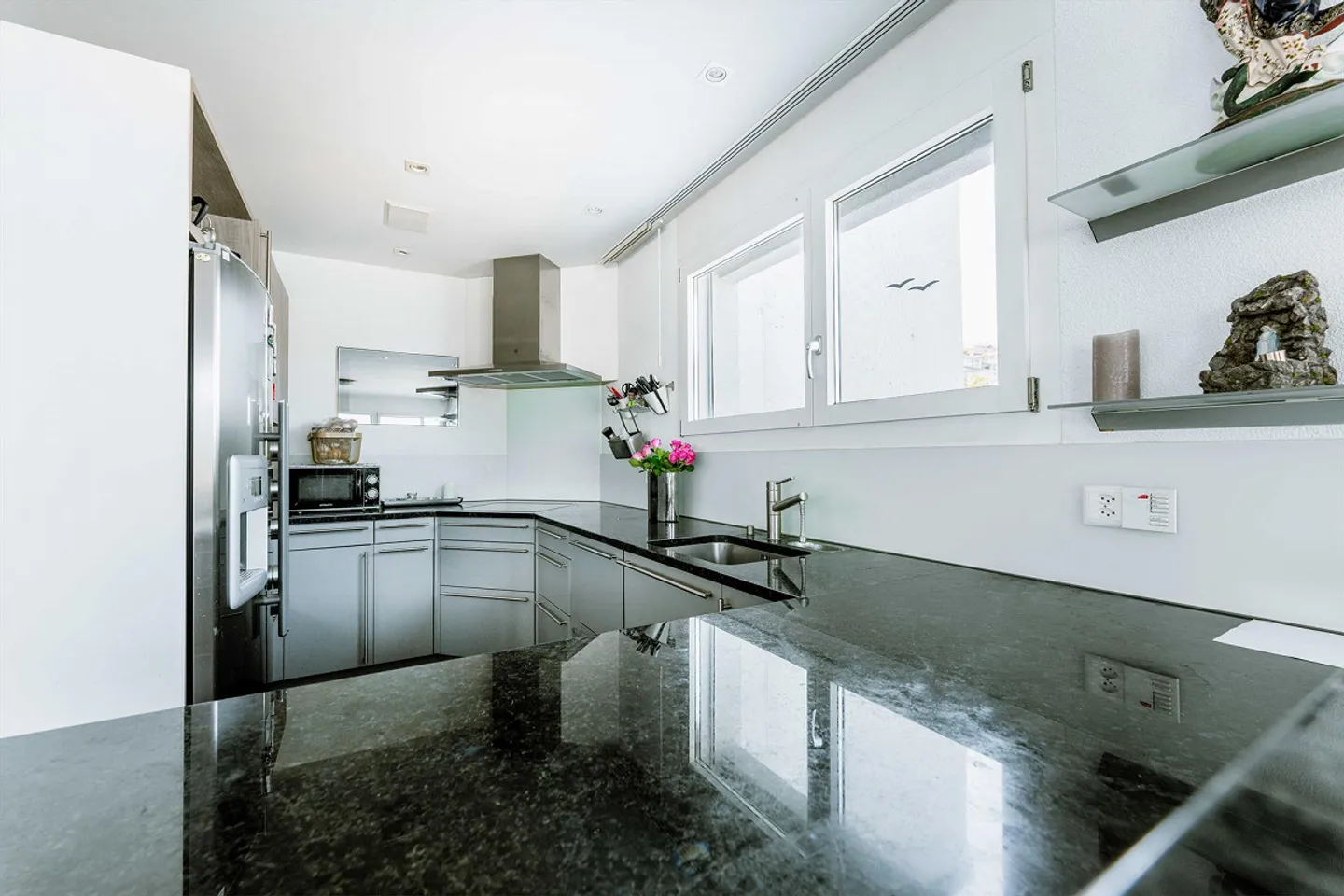Living with a View - Terrace Apartment by Lake Zug - Photo 3 of 6