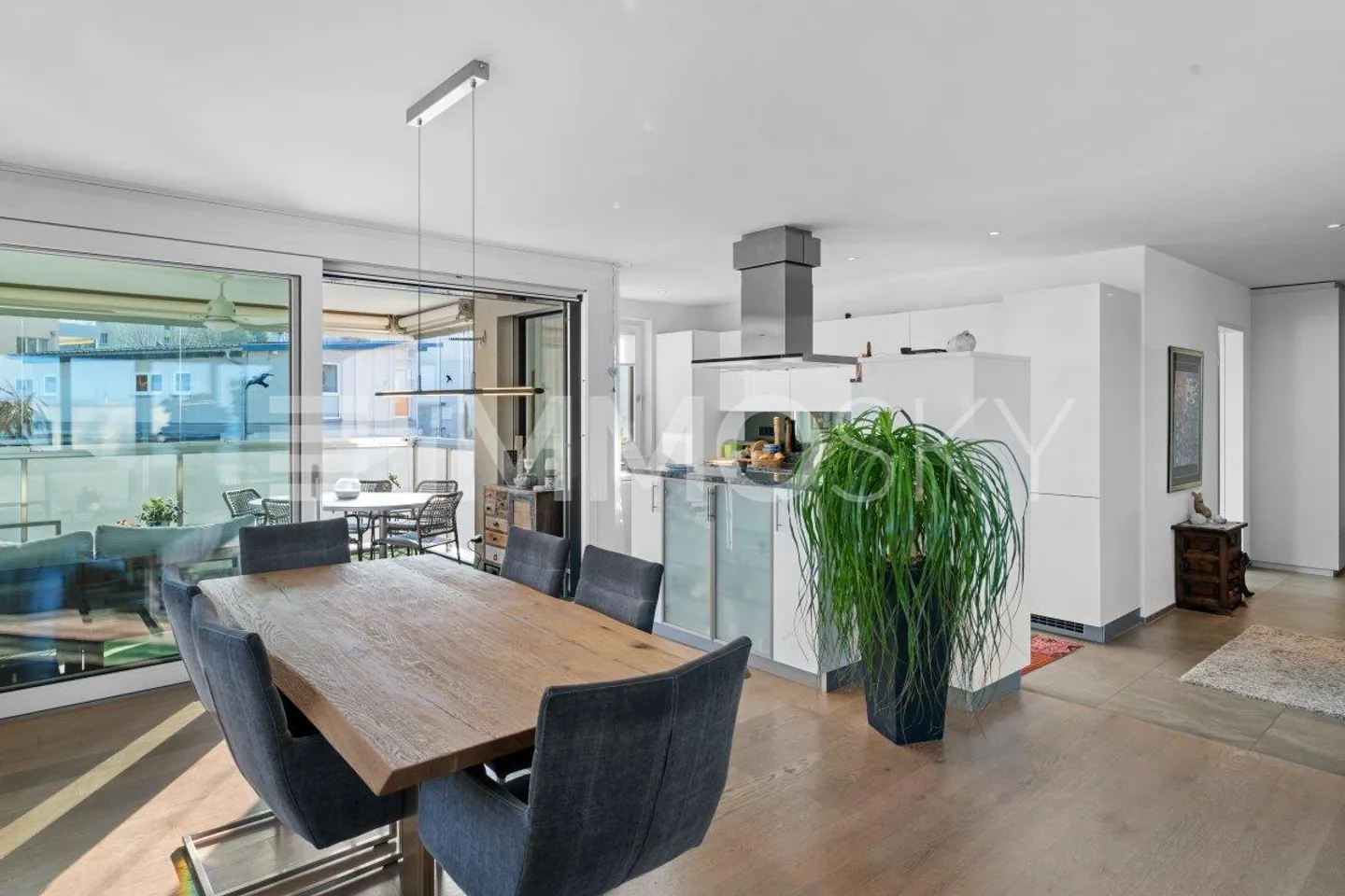 «Gepflegte Überbauung mit viel Ruhe und modernem Ausbau» - Foto 1 von 5