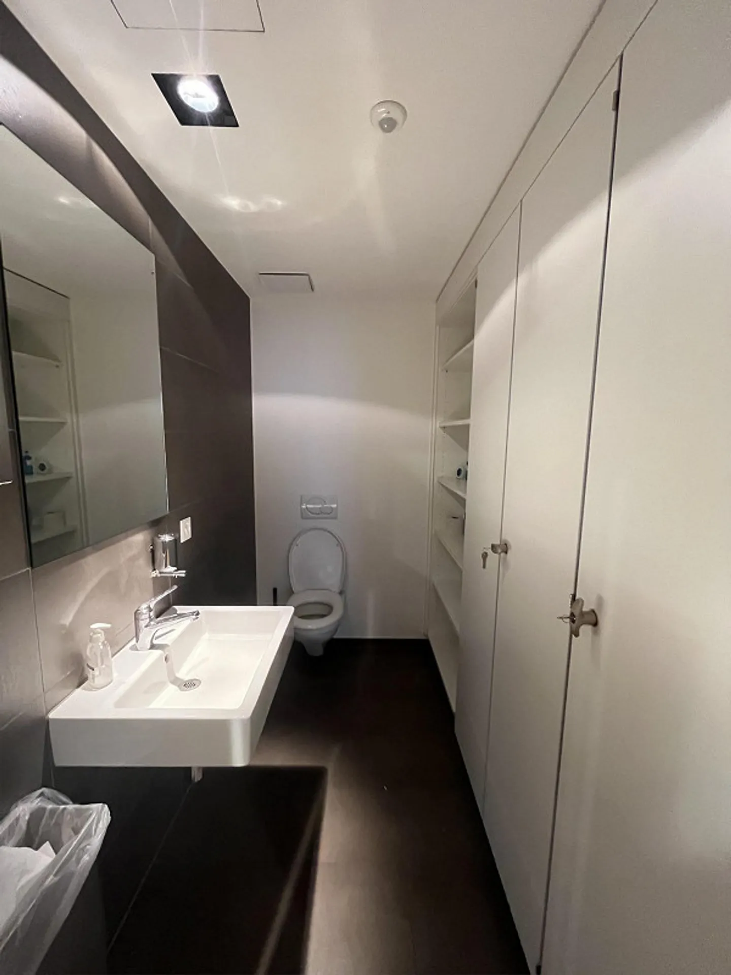 Ufficio centrale (4 stanze): a 3 minuti a piedi da Barfüsserplatz, a 8 minuti a piedi dalla stazione - Foto 7 di 11