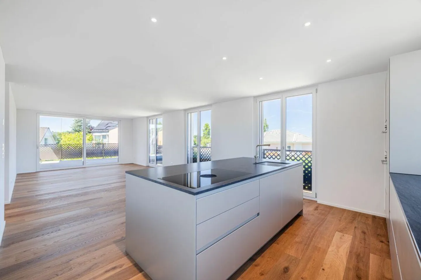 Modernes Apartment mit sonnigem Balkon - Foto 2 von 9