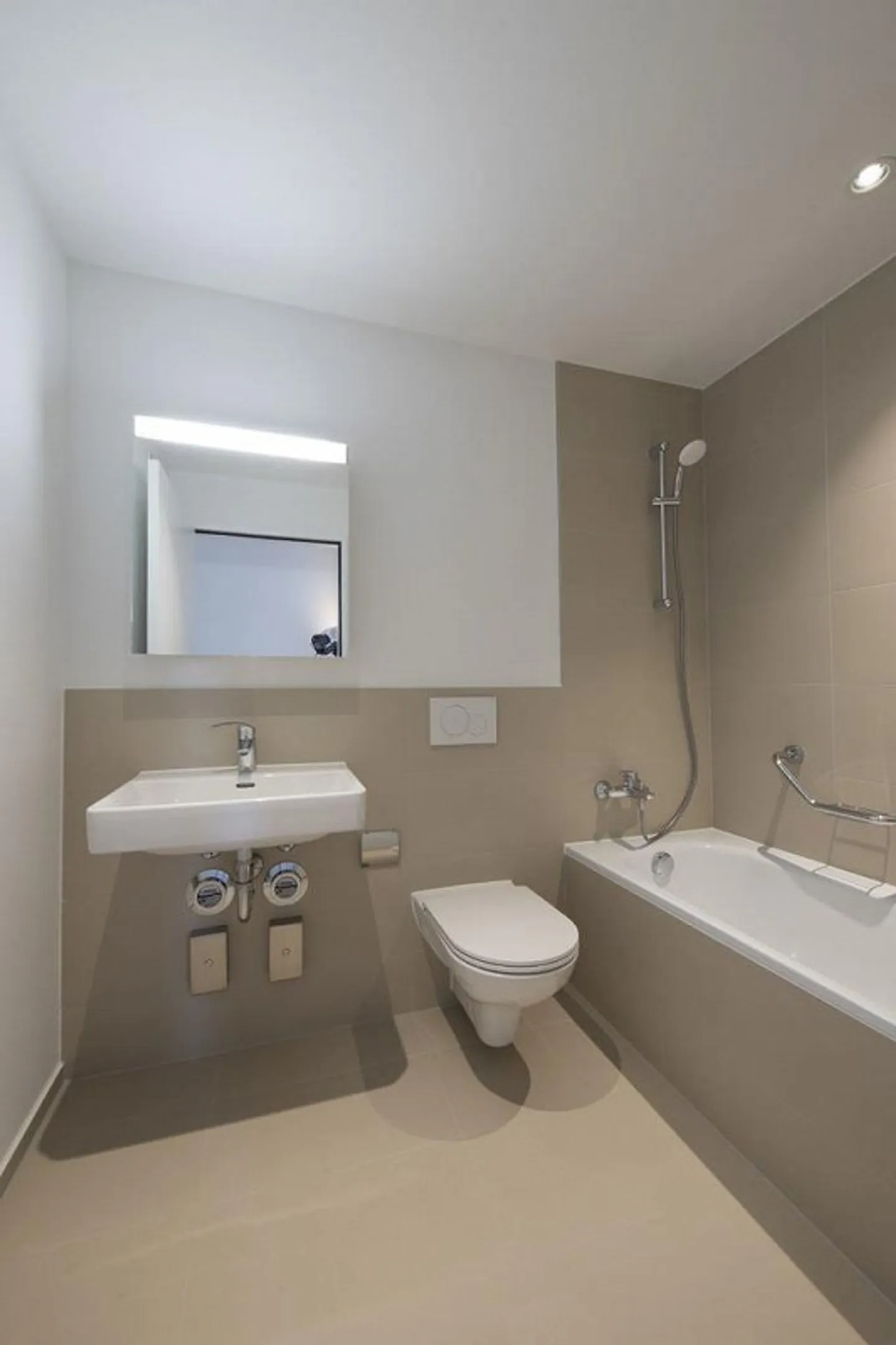 Appartement moderne de 4,5 pièces avec tour de lavage - Photo 5 sur 8